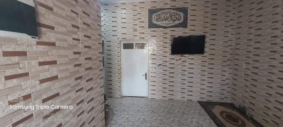 السلام عليكم مكلفه بالنشر بيت للبيع مساحه 100 متر مربع سبع قصور
شارع ابو فارس عل شارع عريض بناء جديد كامل بي استقبال وغرفه نوم وصاله ومطبخ وصحيات كله كامله واي استفسار هاذه رقم صاحب لبيت *********** /  ***********
