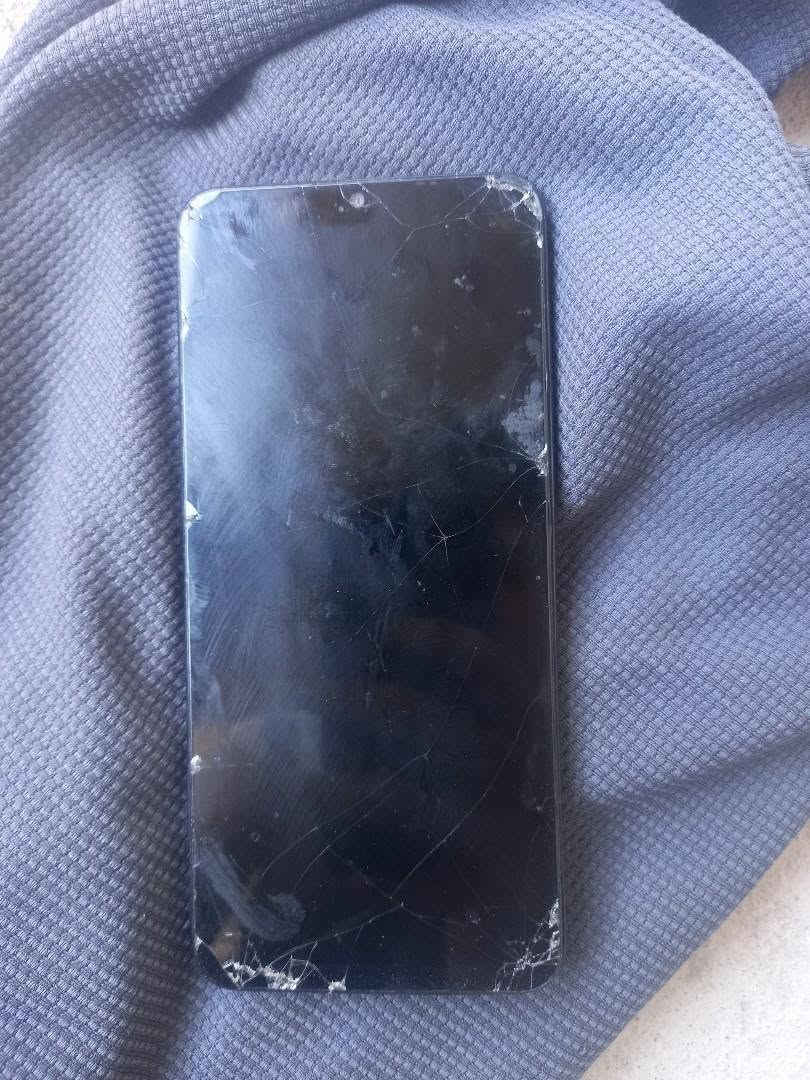 سلام عليكم جهاز ريلمي سي 53 ذاكرته 128 جهاز كله شغال فقط مبدل شاشه نوعيه زينه ما بيه لاك ولا خلل كدامك جهاز بيع او مراوس واتساب ***********
