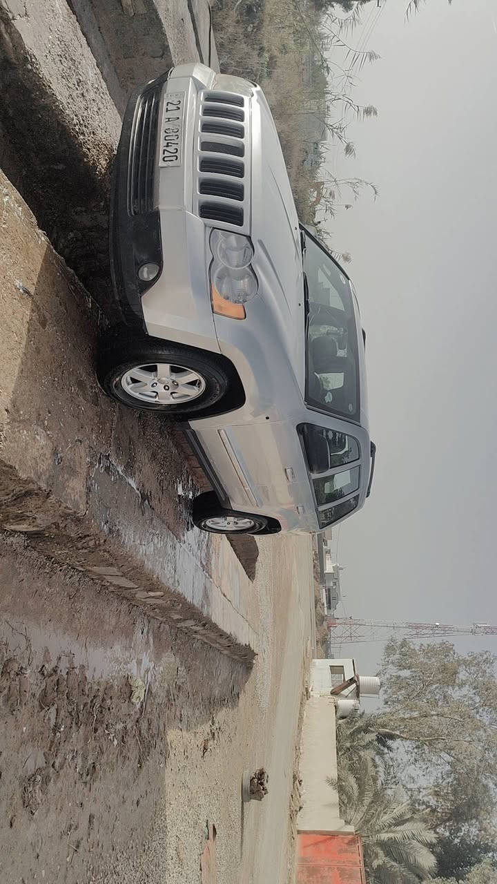 سلام عليكم شباب من رخصة مدير الكروب جيب شيروكي رقم سلمانيه بسمي السنويه لل2027 تخم تاير جديد باتري جديد مكينه جديده تبريدثلج السعر 100وبيه مجال المكان واسط قضاء الاحرار ***********
