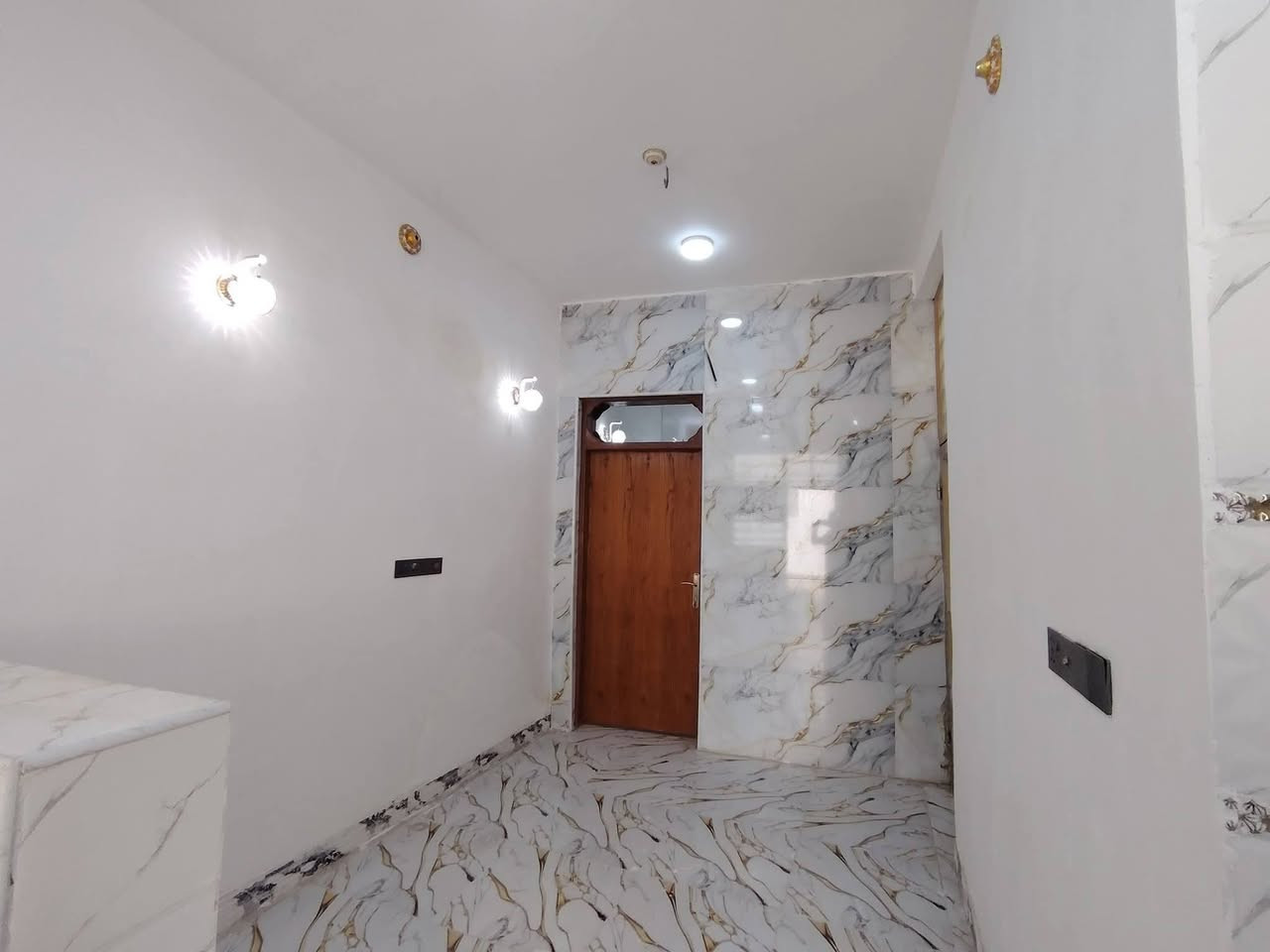 بيت للايجار🏠  50 متر الايجار سارع بلحجز سعره مناسب 

مقابل ملحق قريه الغدير قرب اسوق تلعفر عمود 335

📍 الموقع: محافظة النجف الأشرف

بيت 50متر بناء جديد تانكي وصخان بي لبيت كامل معايزه شيء خط مولد بي لبيت  جاهز للسكن

🟠 تصميم الخارطة : 

غرفه  - صالة  -صحيات  -مطبخ - منور 
سطح مطبك شتايكر 
ــــــــــــــــــــــــــــــــــــــــــــــــــــــــــــــــــ

سعر اللايجار 200 الف 

او من خلال الارقام التالية

 ***********
