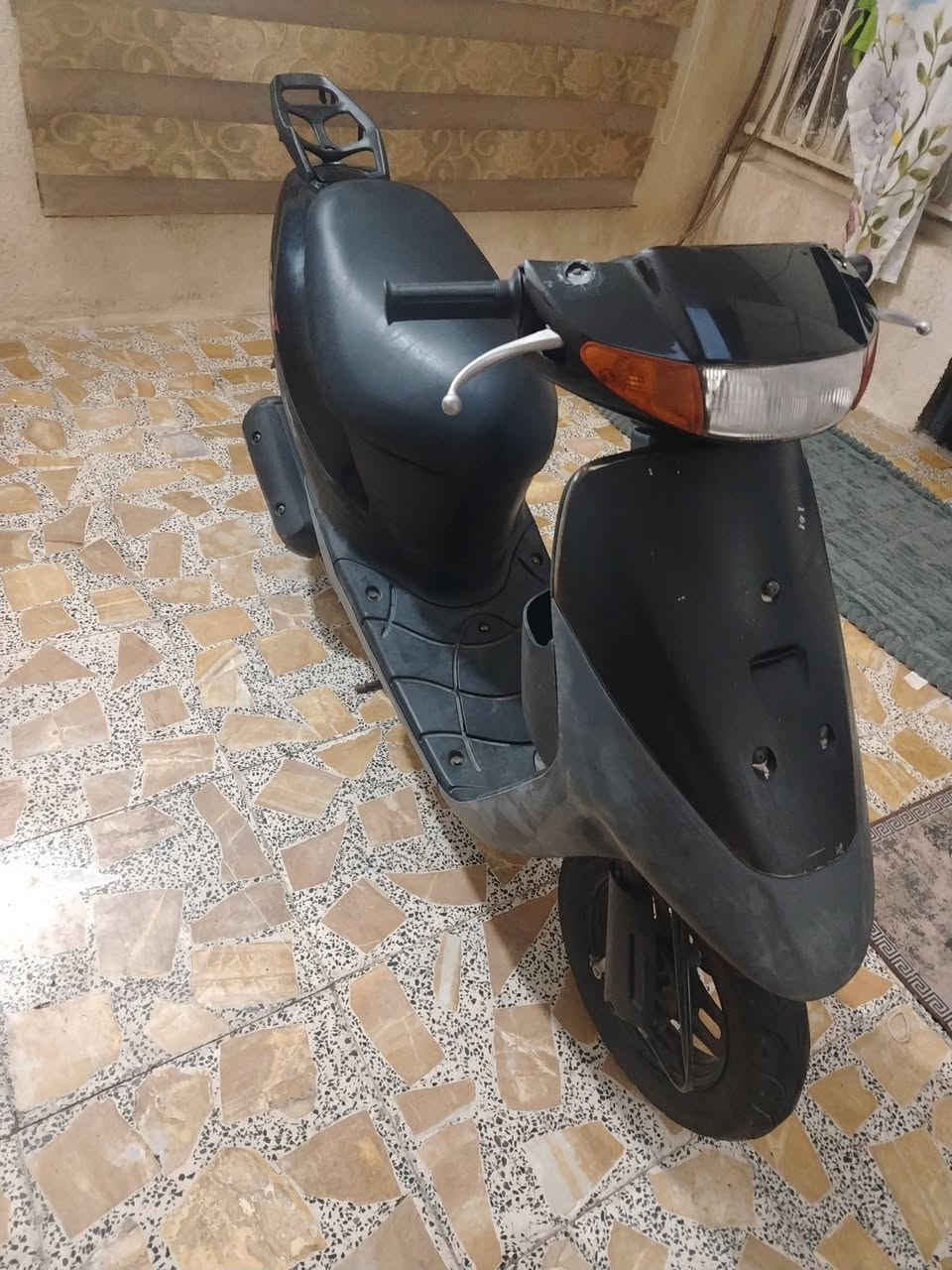 السلام عليكم دراجه للبيع ساسوكي مصطره دراجه نضيفه ما مفتوحه سلف هندر كهربائيات كلهاس  سعره ٥٥٠ /***********
