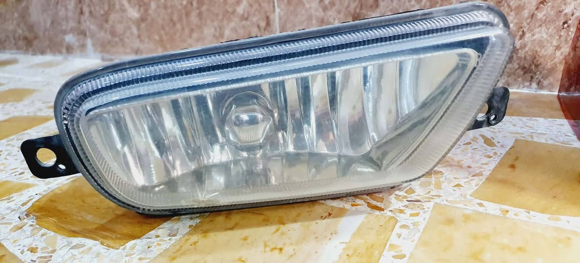 السلام عليكم 
عندي بك لايت CK 
التكة اليمين تجاري نظيف والتكة اليسار اصلي بي قجم بي ستيكر مع بلاجكتور يسار أمامي نظيف السعر ٢٥ الف
*********** مكاني الموصل / الجانب الايمن
