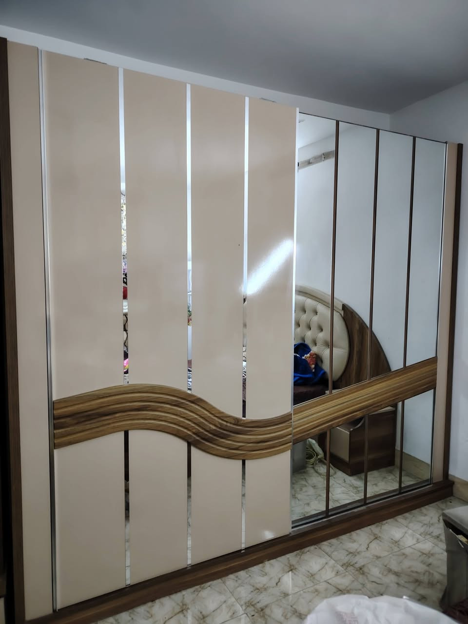 سلام عليكم  غرفة نوم 9 قطع كنتور كلش جبير وضخم  للبيع نظيفة كشرها بس فقط مكان سلايت متاثر بيها بس تنسد وتنفتح عادي  الشراي يتفضل
 السعر 450 وبي مجال

 خاص مفتوح 🔓
*********** الرقم بي واتساب
