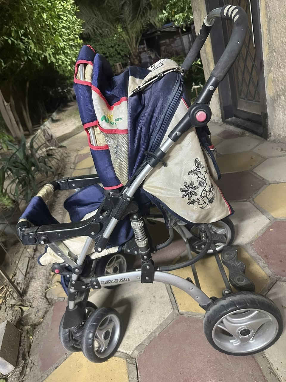 عربانه للبيع نضيفه تتحمل وزن بيه دبلات ميتاثر الطفل بلطسه ليده متحركه جهتين سعره ب50 اخذته ب120مكاني المنصور


**إذا كنت صاحب هذا الإعلان وتريد حذفه لأي سبب، رجاءا أرسل رسالة إلى الدعم الفني**