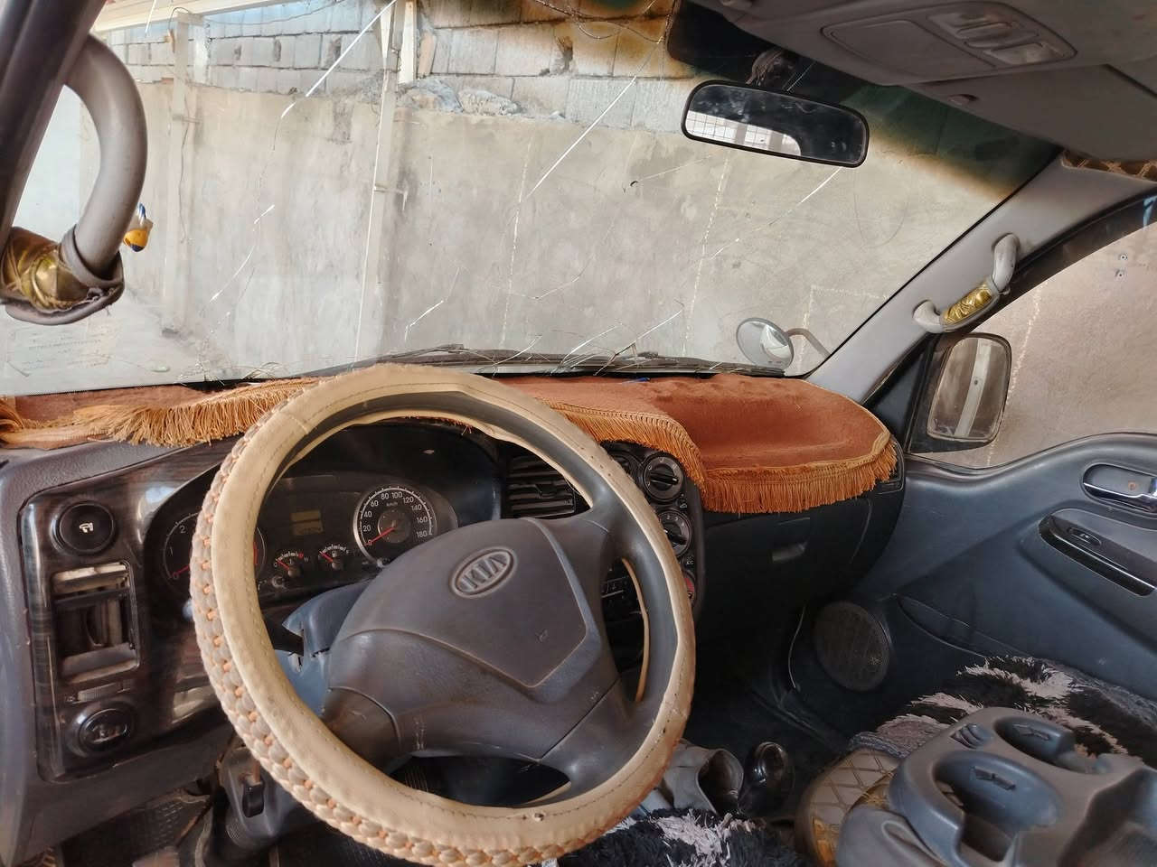 السلام عليكم 
كيا بنكو فحل رقم بصره  
مديل 2011
بأسمي تحويل مباشر 
السياره جاهزه من كلشي 
حداديه جديده توه شادها 
تخم تاير  ياباني جديد  توه شادهن 
مكينه وكير مسكر محور بم ونوزل توتني شادهن 
سياره خير من الله كبل لشارع كلشي ما تخسر عليها مال جناي 

العنوان البصره الهارثه 

رقم ***********
