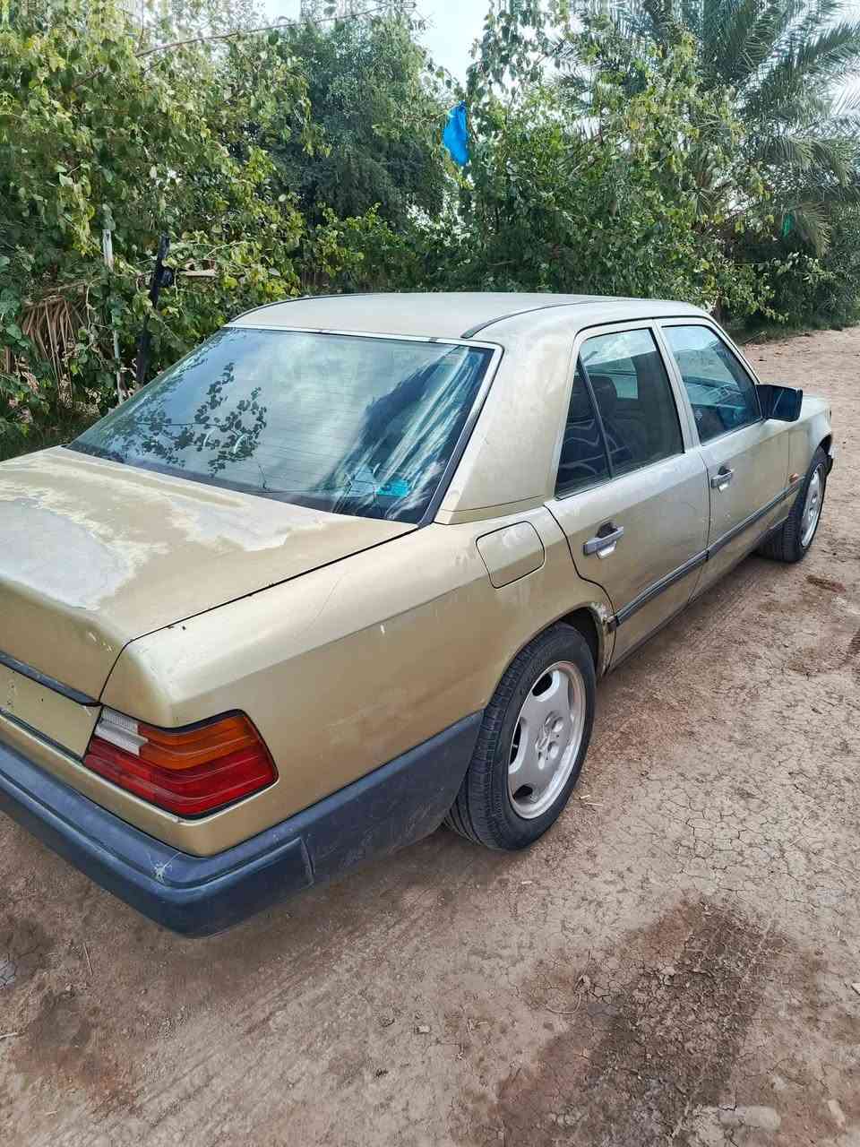 السلام عليكم مارسدس دب للبيع 300 رقم بغداد انگليزي سنويه 27 كير ومحرك 2500 فيفي تي حداديه وسط تخم تاير سياره قواعد دبل سليمه 
السعر 32 
مكاني ناصريه الغراف 
***********
