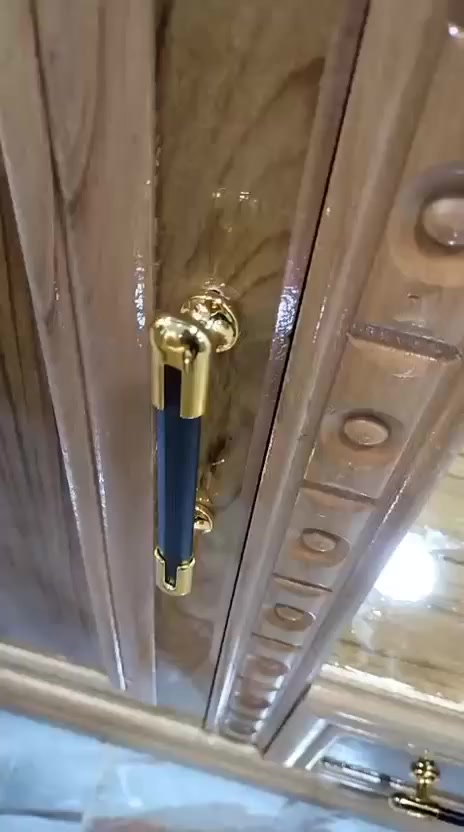 السلام عليكم ورحمه الله.يوجد غرف نوم شغل درجه اولى
واسعار مناسبه جدآ . الاستفسار اتصال ***********
