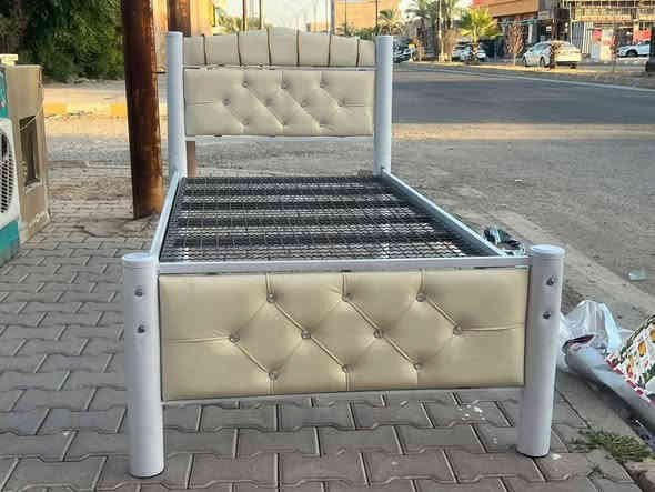 معرض صلاح آلدين للأثاث المنزلي للجمله والمفرد 
وصول سرير حديد نفر اصلي ثقيل
قياس 200x90 سنتيم يتحمل أوزان ثقيله 
متوفر ابيض كريمي رصاصي جوزي 
#ملااحضه_يوجد_دوشك_نفر_نفس_قياس_السرير
#زورونا_تجدون_ما_يسركم
***********
العنوآن تكريت الزهور مقابل كليه تربيه البنآت مجاور تانكي المآء قرب غصن الزيتون
