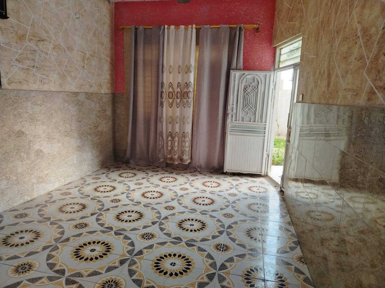 سلام عليكم خوان بيت زراعي عله سده دور نفط مساحته 250 لاستفسار علع رقم (***********)
