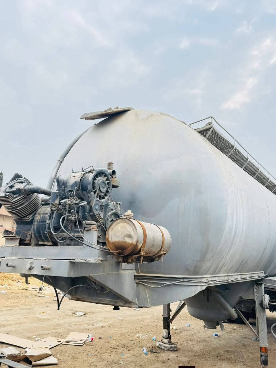 سايلوات مشتغللين بيهم علنفط ابيع هذا الموجود تايرات نظاف جوبلسات منظومات هواء وكهرباء بحالة جيدة مكائن موجودات مالتهن  سعر السايلو ٤٠ورقة الواحد منهم مكاني بصرة حي بغداد
الشراي يتصل على الارقام التاليه ***********
***********
***********
