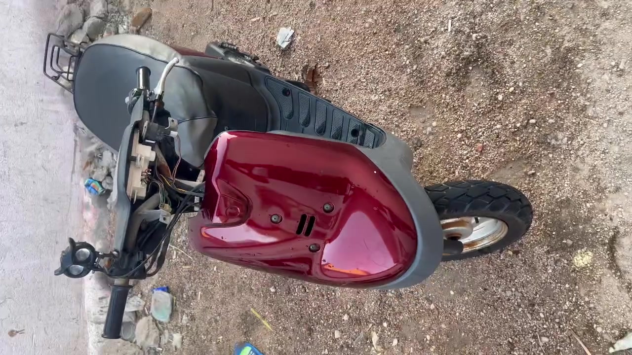 سلام عليكم 
دراجه منغولي شغاله ما بيها شي بس شوي صوت خشونه بل اكسل والكهربائيات كلها شغاله بس انا تاركها يعني يحتاجلها شوي ترتيب +الكفر الامامي البلاد موجود والوجه مال لايت الامامي هم موجود ماروني اتعاجز اشده سعر 200وبيها مجال مكاني بصره كرمة علي وها شرط الدراجه هندر واحد اذا عبرته رجعها


**إذا كنت صاحب هذا الإعلان وتريد حذفه لأي سبب، رجاءا أرسل رسالة إلى الدعم الفني**