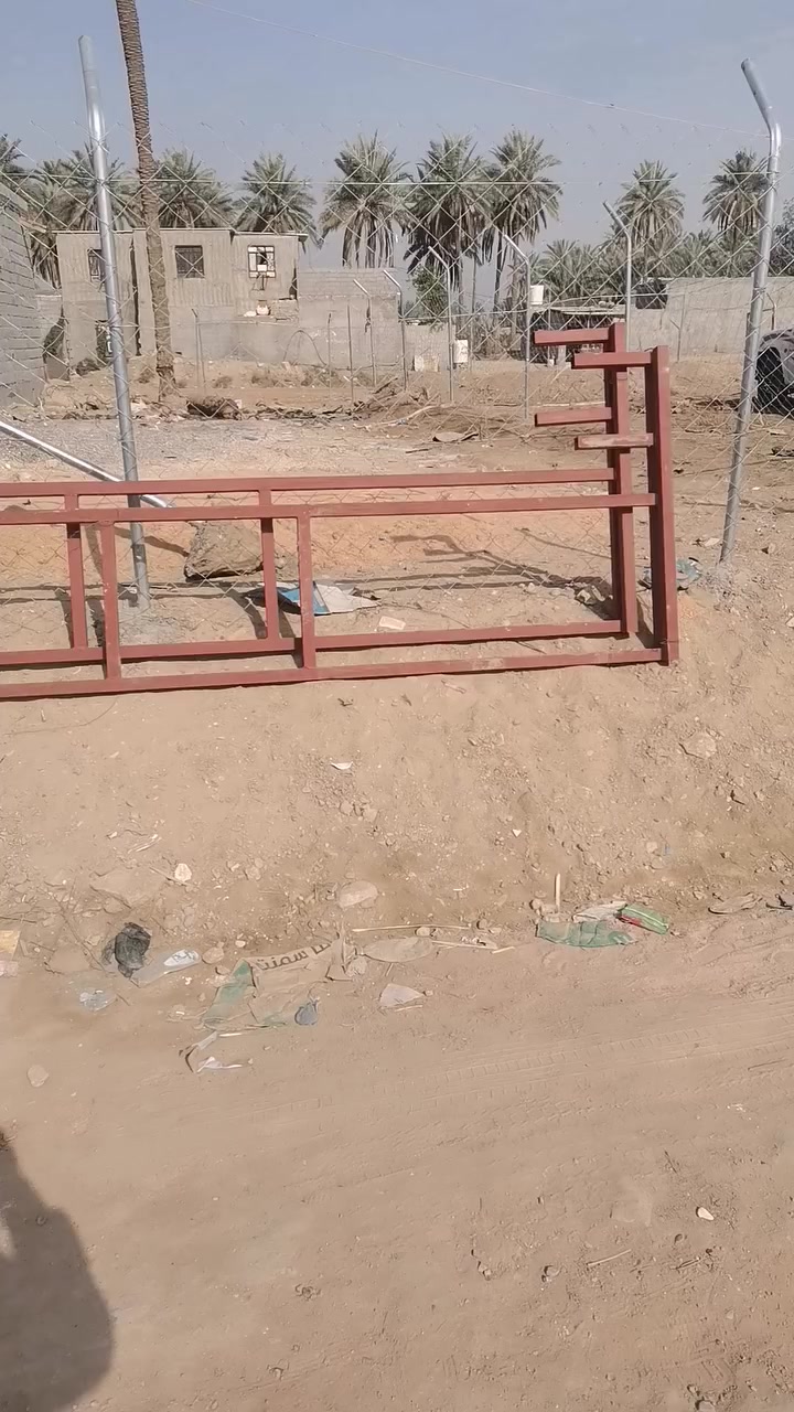 قطعه للبيع مساحه ١٧٠ متر شارعه ٨متر القطعه امسيجه بيارسي مكانه جيد سعره ١٤وبيه مجال *********** موقع الرشيده فرع المي اور
