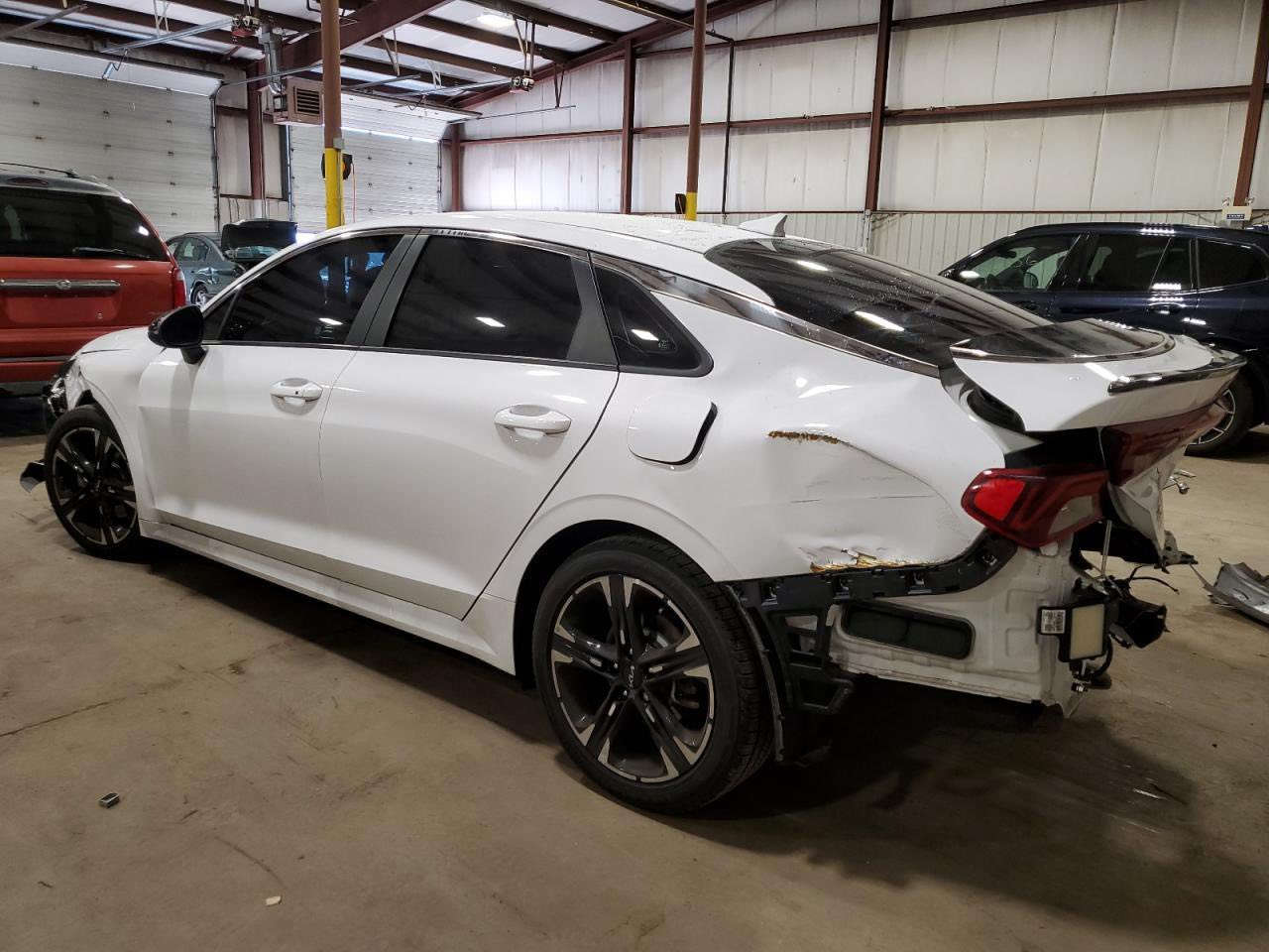 السلام عليكم
سياره K5 موديل 2023 
GT line
محرك 1600 تيربو
فول عدى الفتحه
رادارات حساسات امامي خلفي
الضرر موضح بالصور
حره بدون رقم تترقم اي محافضه 
السعر 165 وبيه مجال للشراي ***********
