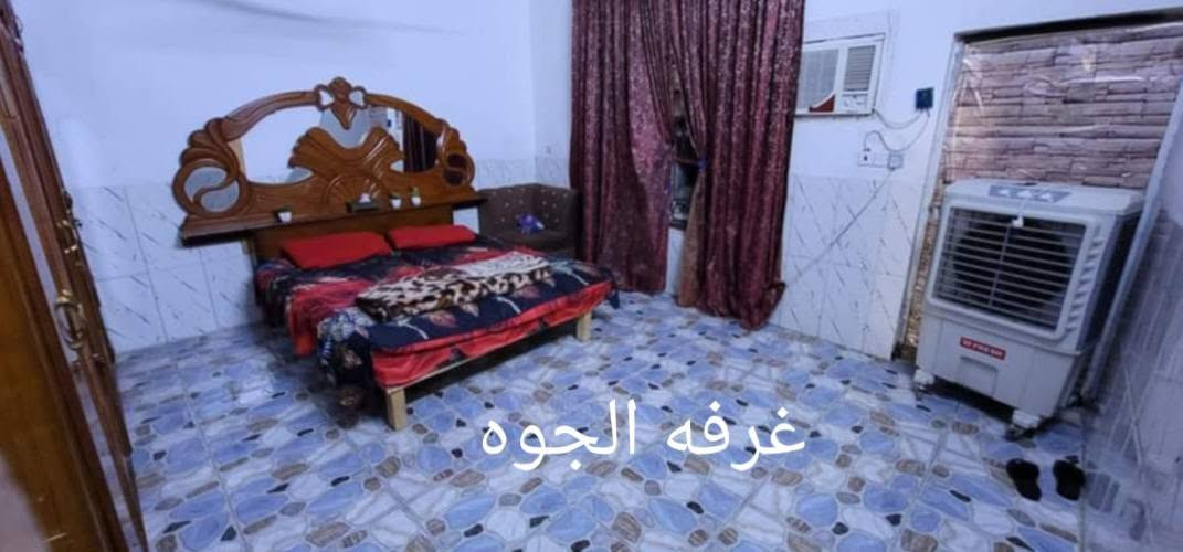 السلام عليكم بيت للبيع ١٥٠ متر يحتوي ع كراج وصاله ومطبخ وهول وغرفه جوه وغرفه فوك وصحيات بسعر مناسب للاستفسار *********** واتساب
