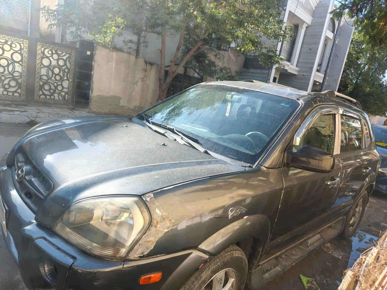 هونداي توسان 2007 بسمي السياره  رقم مميز محرك 2000 كلها شغاله مابيها اي نقص مصبوغه عام وارد امريكي 75 وبيها مجال 
‏‪***********‬‏  مكاني بغداد الدولعي
