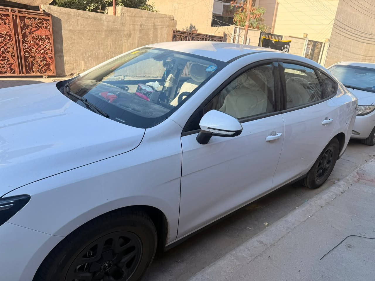السلام عليكم
byd سيل 5

سيارة رقم بغداد بأسمي مكفوله 

شرط التحويل

ماشية 3000 

كامل ملحقات السيارة بعدها بغلاف الشركة زيرو 

ان شاءالله 

داخل ابيض السيارة

كشنات جلد 

نازله جميع التطبيقات في الشاشه من ويز وغيره

ارضيات اصليه 

شاحنه اصلي 

"" $$ السعر 19،750 مليون

العنوان بغداد / الدورة

***********
