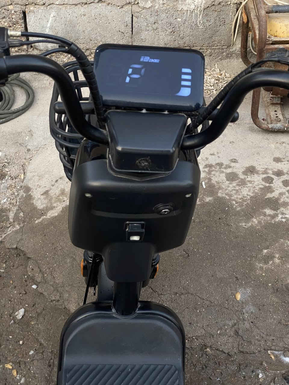 السلام عليكم دراجه شحن ريان  اصلي. جديدي ٢٠٢٥ ساله شهرين عدي  لا عطلانه و لا داخله تصليح جديده كلش  ٤ بطاريات  بطاريات بلاد اصلي  سعرها ٣٣٠  و بيه مجال 
مكاني البصره 
***********.  بي بس واتساب
