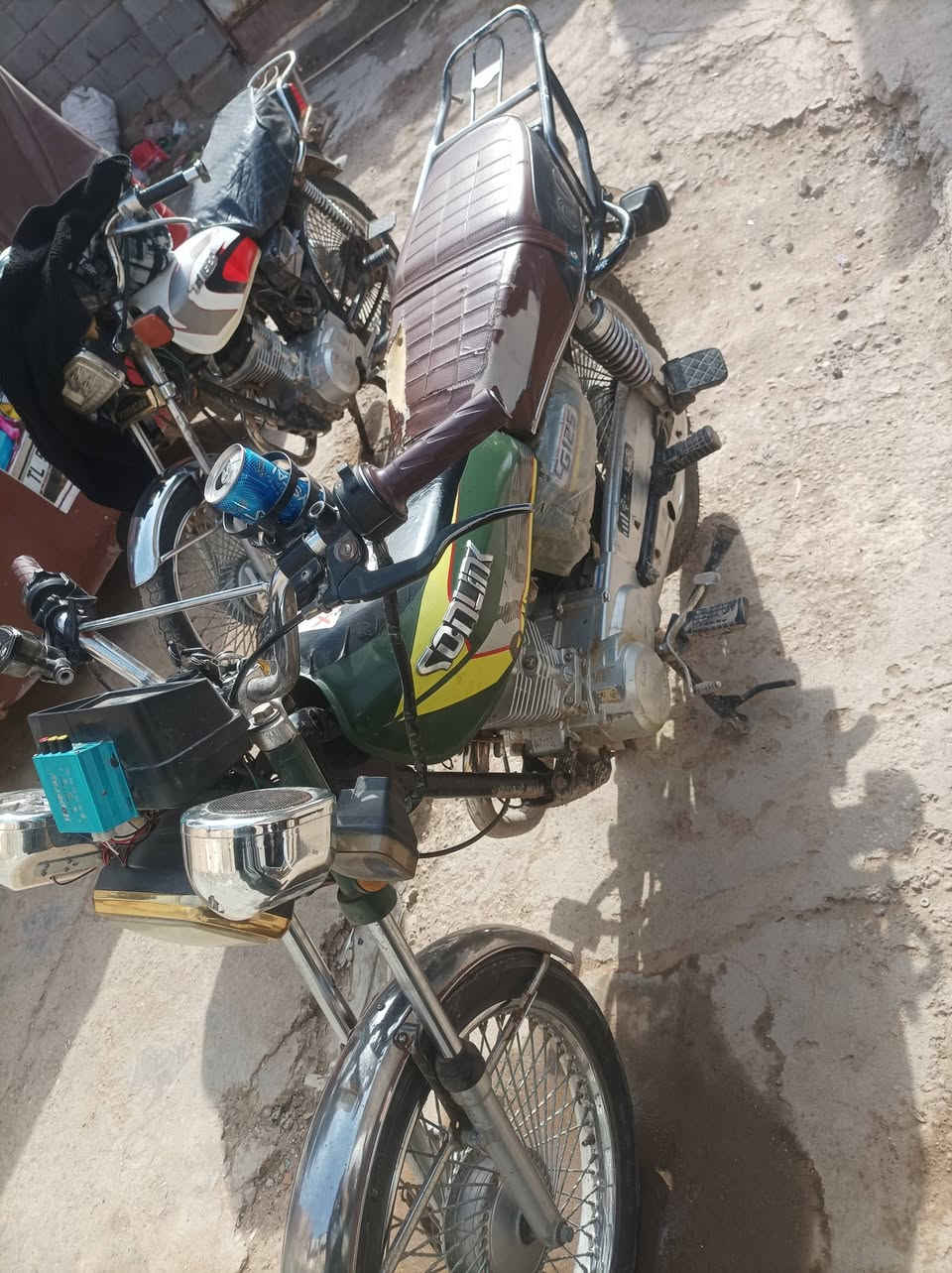 تايكر 23 أوراق كامله ما نقصهة شي محرك مفتوح السعر 500 وبيهة مجال قليل مكاني بابل  ***********
