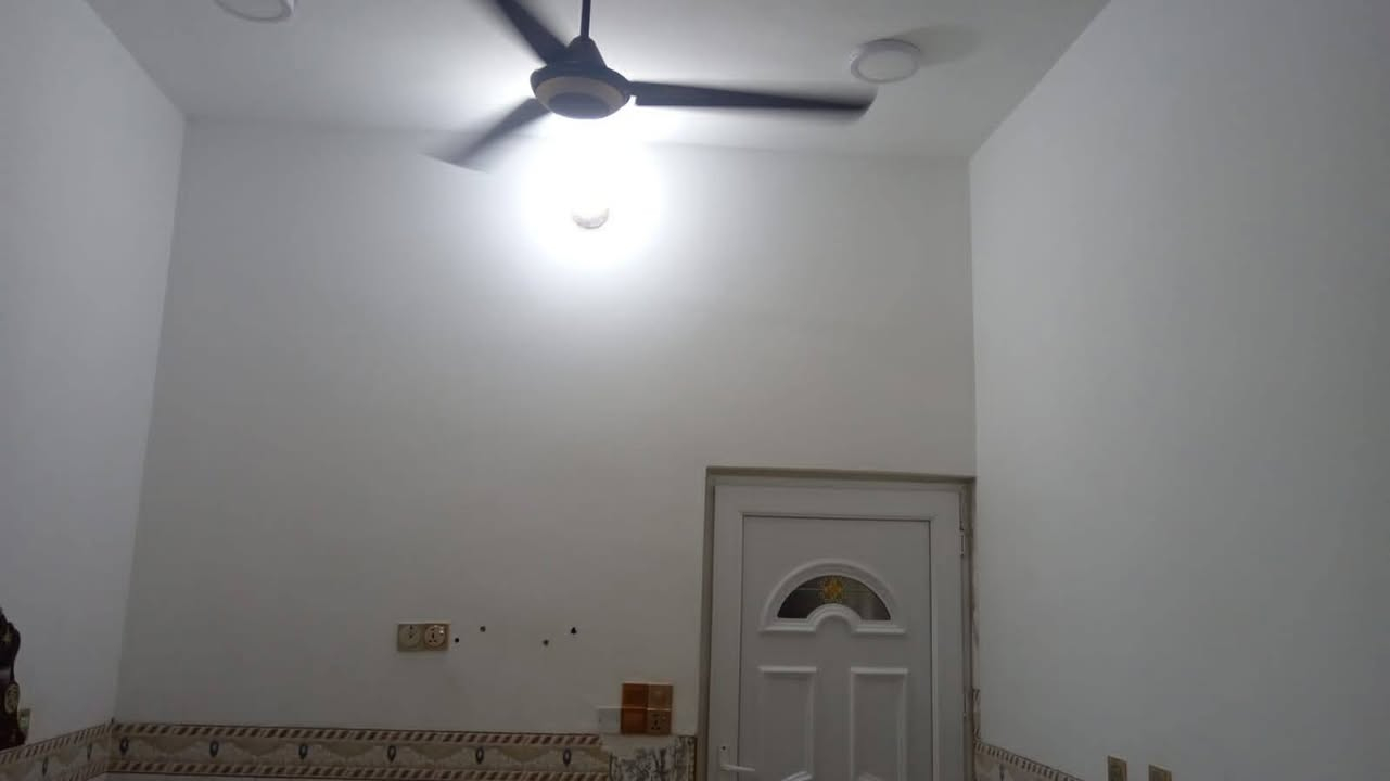 بيت للبيع مساحه ١٣٠متر بناء حديث درجه اولى طابقين في بلدروز كسيرات قرب مدرسة فاطر
عنوان المكتب حي العسكري مقابل المركز الصحي للاستفسار الاتصال على الرقم *********** ***********

