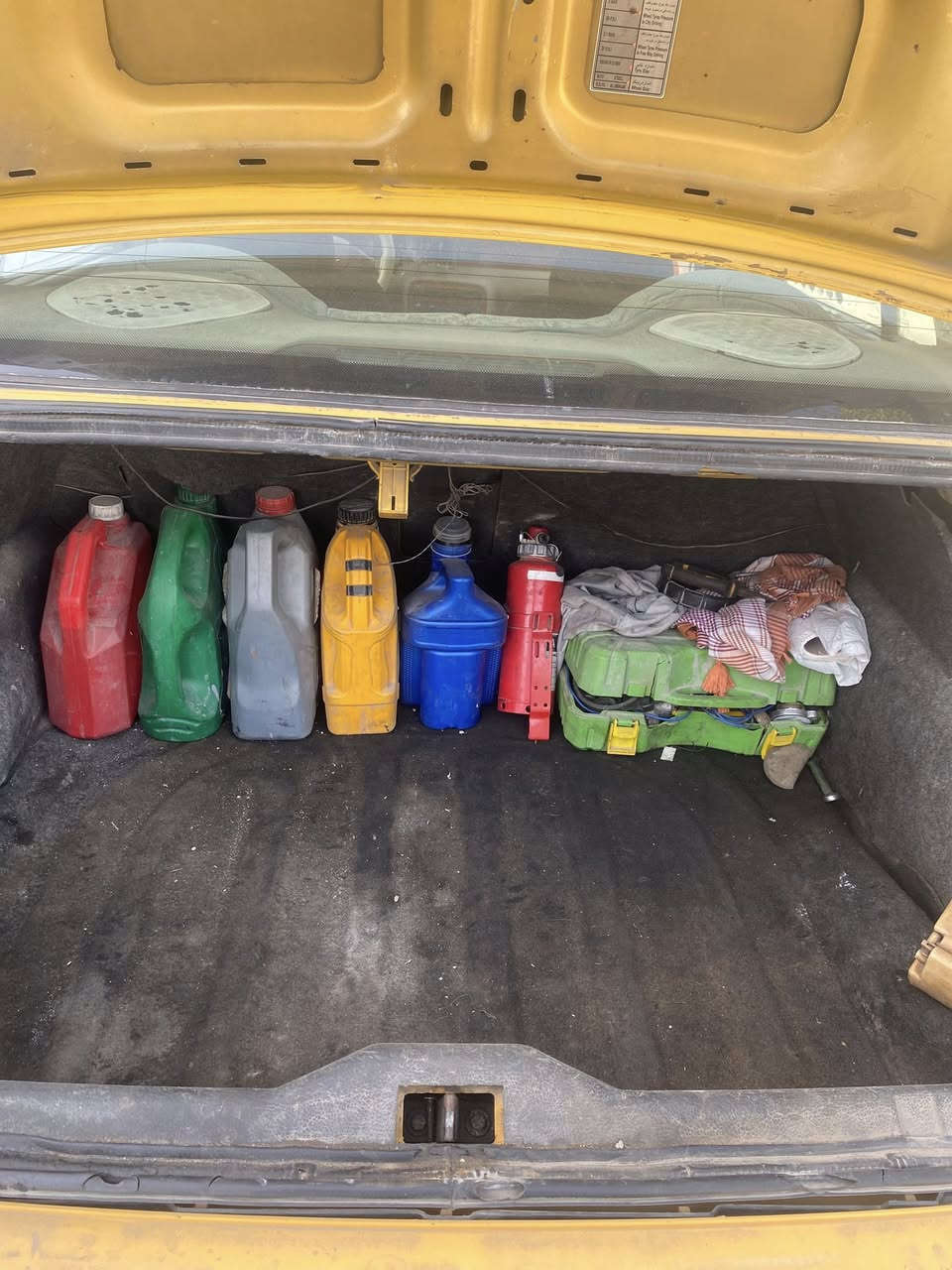 سلام عليكم سمند للبيع موديل ٢٠١٠ اصفر مكينه جديده صار اسبوع من شديتها صدر قبل شهر شديته تخم تاير نضيف تبريد شغال كهربائيات كلها شغاله سياره حلوه ترايك وين مجان سنويه ساقطه ب اسم صديقي ويريد تحويل مكاني الزعفرانيه سعر٣٢ وبيها مجال جدا بسيط  
  مصفره هيئه وماعليها اي غرامه


**إذا كنت صاحب هذا الإعلان وتريد حذفه لأي سبب، رجاءا أرسل رسالة إلى الدعم الفني**