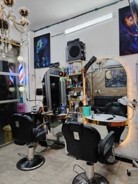 محل حلاقه بحاجه الى حلاق ذو الخبره 07742467156