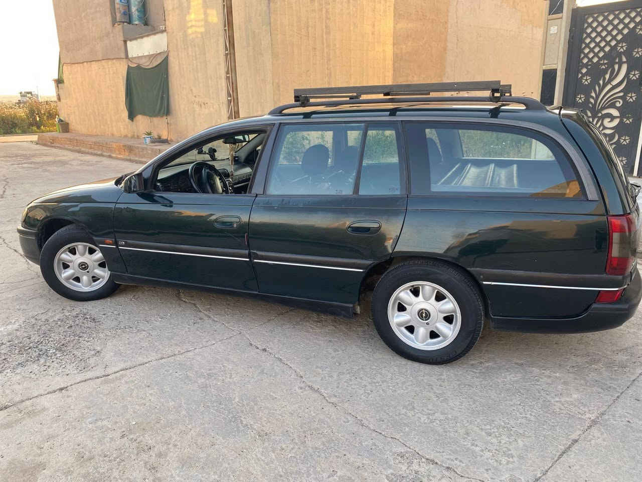 اوبل اوميكا موديل ٩٥ما بيها ضرر بس السقف مالتها مبخوخ مقحل كلشي بيها شغال جامات كهربائي قفل مركزي تايرات جديد بعدها وضع شركه شرط التحويل باسمي هسه جديده وسنويتها جديدها مكاني موصل ايسر رقمها اخو المميز والسعر محركها بي اثر صرف خاص او واتساب ***********
