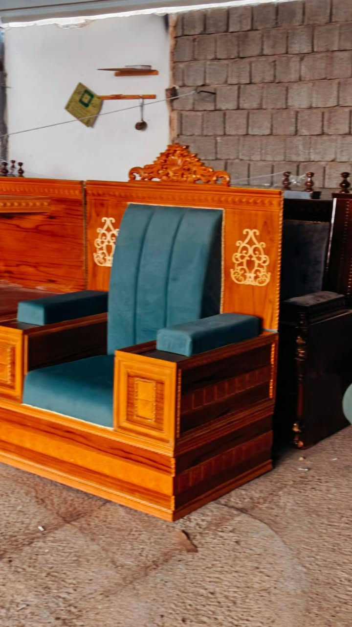 السلام عليكم ديوان للبيع التفاصيل على الرقم مناسب *********** جديد وشغل درجه اولى
