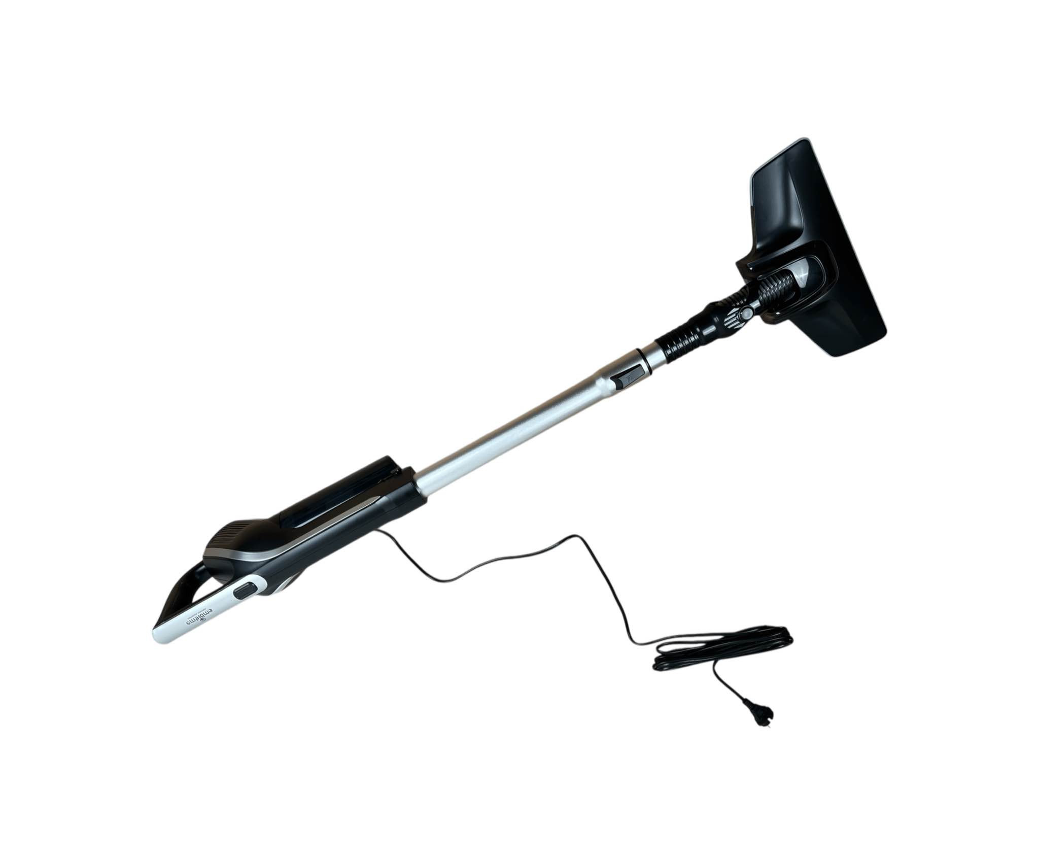 الاستخدامات

تنظيف الأرضيات الصلبة مثل السيراميك، البلاط، الرخام والباركيه

شفط الغبار والأوساخ اليومية من السجاد الخفيف والموكيت

تنظيف الكنب، الستائر، المراتب والزوايا الضيقة

مثالية لتنظيف السيارة من الداخل (المقاعد، الأرضيات، الفتحات)

مناسبة للاستخدام المنزلي اليومي بفضل خفة وزنها وسهولة استخدامها

المميزات

تصميم 2 في 1

مكنسة عصا للأرضيات

مكنسة يدوية قابلة للفصل للاستخدام السريع والزوايا

قدرة محرك 600 واط لأداء شفط قوي وفعّال

سعة حاوية الغبار 0.8 لتر (800 مل)

فلتر HEPA عالي الكفاءة لتنقية الهواء من الغبار الدقيق

فلتر قابل للغسل وإعادة الاستخدام (Washable Filter System)

نظام فلترة إعصاري (Cyclone) بدون كيس (Bagless)

خزان غبار شفاف لمراقبة الامتلاء بسهولة

تشغيل بزر واحد بسيط وعملي

تعمل بكفاءة عالية على الأرضيات الصلبة

تصميم خفيف الوزن يسهل المناورة والحمل

الجهد الكهربائي: 220–240 فولت

التردد: 5060 هرتز

ضمان لمدة سنة من تاريخ الشراء

الملاحظات

يُنصح بتنظيف الفلتر بشكل دوري للحفاظ على قوة الشفط

غير مخصصة لشفط السوائل أو الرماد الساخن أو المواد الحادة

للاستخدام على الأسطح الجافة فقط

للاستخدام المنزلي الداخلي

بلد المنشأ: الصين

طول سلك الكهرباء 500 سم بغداد, العراق


**إذا كنت صاحب هذا الإعلان وتريد حذفه لأي سبب، رجاءا أرسل رسالة إلى الدعم الفني**