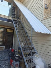 درج حديد نضيف كلش ارتفاع 5 م عرض 1 م 07500424656