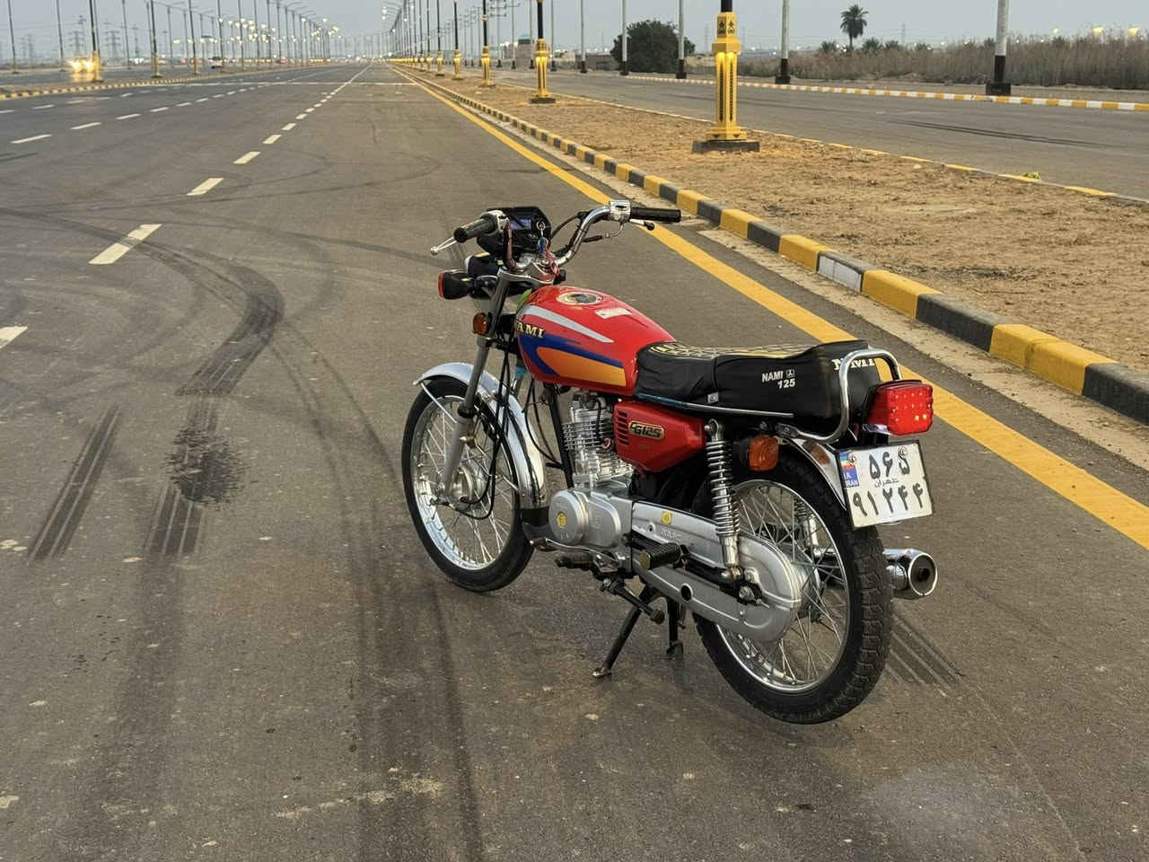 السلام عليكم للبيع أوراق سيد خلدون موديل 2018 الدراجه صارله شهرين من تعمرت ٤ تبديله دهن اله للستفسار ***********
