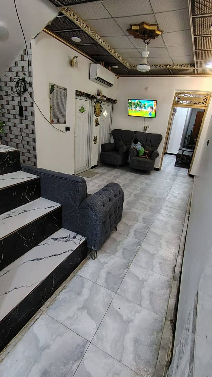 🏠بــيــت لــلــبــيــع جدا نضيف🏠
البيت بناء طابوك  جديد ومرتب ونضيف
جاهز علئ اخر حبايه خدمات وموقع كلش حلو
  👇  تفاصيل البيت 👇
  1-غرفه+غرفه طابق ثاني مبنيه عل نص
 2-صاله
3-مطبخ
4-حمام داخلي
5-حمام خارجي
—–—––––––––––******
العنوان/قرب حولي الجامعه مقابيل بيت المرور
المساحه/100متر
السند/25تحويل الك مباشر
السعر /53مع مجال قليل
للستفسار تصال علئ الرقم
***********
