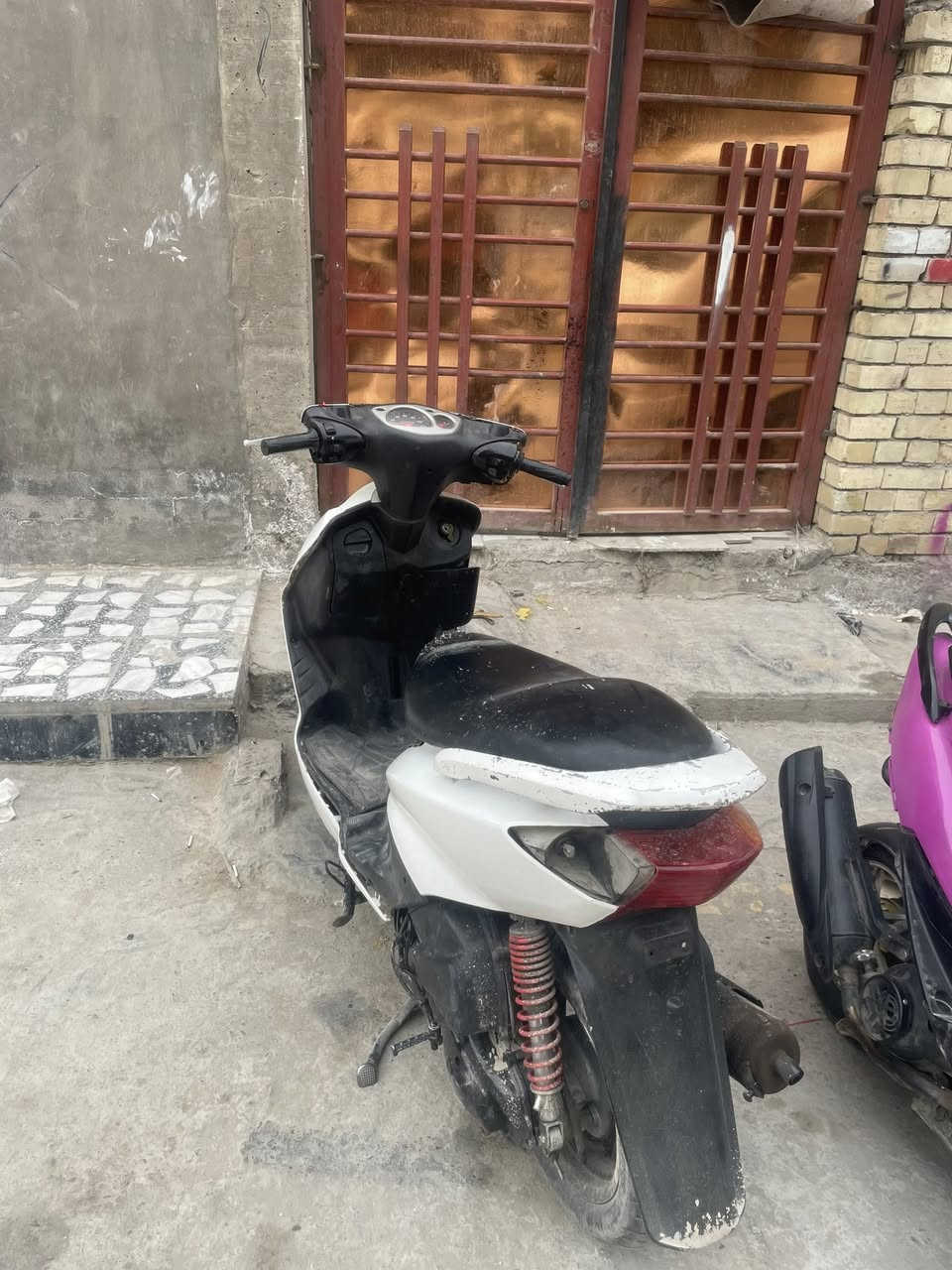 السلام عليكم سكنز نثيه ياباني 110 كابريتر دراجه حلوه شلعه ومعدل يخبلن دراجه تريد بس سايق سعرها 450 الف مكاني بغداد الزعفرانيه متوفر بس واتساب ورقم 0771 426 1189
