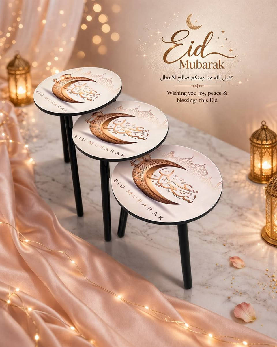 طقم طاولات ضيافة عيد مبارك – تصميم دائري مزخرف (3 قطع)
• طقم طاولات ضيافة بتصميم أنيق مخصص لأجواء عيد الفطر والأضحى

• أسطح دائرية مطبوعة بعبارة EID MUBARAK مع زخرفة هلال وفانوس ولمسات إسلامية

• ثلاث طاولات بأحجام مختلفة يمكن ترتيبها بشكل متداخل أو منفصل

• أرجل سوداء بتصميم بسيط تعطي تباينًا واضحًا مع السطح المزخرف

• مناسبة للضيافة، التقديم، أو كطاولات جانبية للديكور الموسمي

المواصفات:
• النوع: طاولات ضيافة / طاولات جانبية
• العدد: 3 طاولات
• الشكل: دائري
• التصميم: عيد مبارك (هلال – فانوس – زخرفة إسلامية)

محتويات العلبة:
• 3 × طاولة دائرية بتصميم عيد مبارك
1 × طاولة حجم كبير، الابعاد: 40*57 سم.
1 × طاولة حجم متوسط، الابعاد: 40*47 سم.
1 × طاولة حجم صغير، الابعاد: 40*37 سم

السعر 30 الف فقط


**إذا كنت صاحب هذا الإعلان وتريد حذفه لأي سبب، رجاءا أرسل رسالة إلى الدعم الفني**