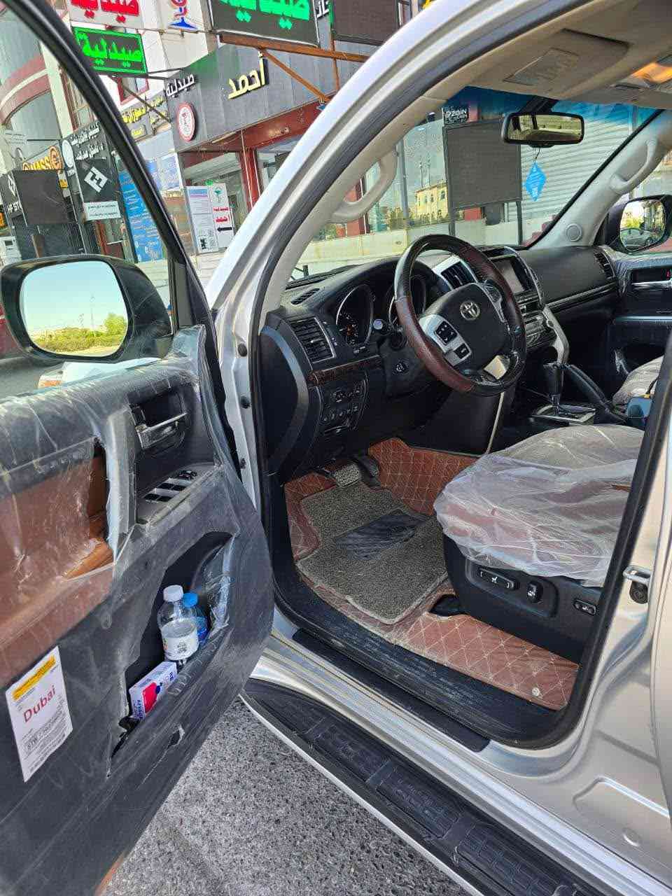 موديل ٢٠١٥ vxr v8 فول ماسه فات ماسه فات ليگزز ناو قيسي كوشن ساردو گه رمو جلدو خه زن سنودق شفت دبل جگه ئاوينه شه فت ده بل شاشه پينچ به سمه رادار كاميره حه ساس يه ك چالمخي به بيلاد گؤراوه ده رگاي لاي سايق تؤزيك سارده كوته بي ژوري بي ئه رباگ *********** أربيل, العراق
