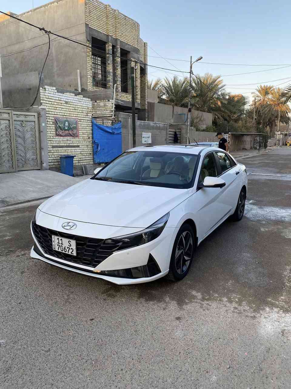 سلام عليكم
 النترا موديل 2022 خليجي
مكينة 2000 ام الضمان 
فول مواصفات الخليجي
ماشية 57 الف 
بيهة مكانين بارد فقط 
السعر 180 وبيهة مجال
مكاني بغداد 
رقم الهاتف :***********
