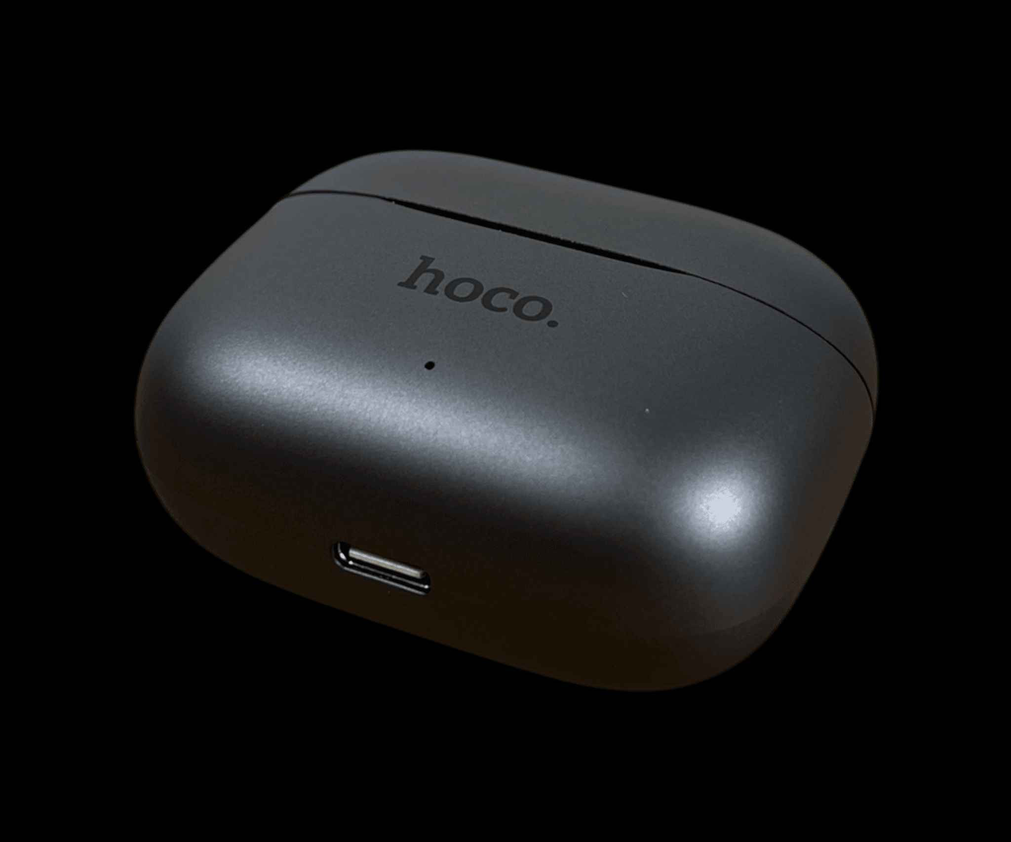 ايربود HOCO EQ27 AI للترجمة الفورية مع عزل ضوضاء

الاستخدامات

الترجمة الفورية أثناء المكالمات الهاتفية عند ربط السماعة بالتطبيق المخصص.

إجراء مكالمات واضحة حتى في الأماكن المزدحمة بفضل عزل الضوضاء.

الاستماع للموسيقى، الفيديوهات، والبودكاست بجودة صوت عالية.

مناسبة للسفر، العمل، الدراسة، والتواصل مع أشخاص بلغات مختلفة.

المميزات

ترجمة ذكية بالذكاء الاصطناعي (AI Translation) تدعم الترجمة عبر التطبيق لأكثر من 134 لغة.

تقنية عزل الضوضاء ANC + ENC لتحسين جودة المكالمات وتقليل الضجيج المحيط.

4 مايكروفونات لالتقاط صوت واضح أثناء المكالمات والترجمة.

إصدار بلوتوث 5.4 لاتصال أسرع وثابت مع استهلاك أقل للطاقة.

جودة صوت Hi-Fi مع دعم بروتوكولات الصوت: HSP  HFP  A2DP  AVRCP.

عمر بطارية السماعات حتى 7 ساعات استخدام متواصل.

علبة شحن توفر حتى 28 ساعة استخدام إجمالي (تشحن السماعات عدة مرات).

شحن عبر USB-C (DC 5V) سريع وسهل.

تصميم مريح مع سدادات سيليكون متعددة المقاسات لثبات أفضل داخل الأذن.

تحكم باللمس لتشغيل الموسيقى، المكالمات، والمساعد الصوتي.

محتويات الصندوق

سماعتي ايربود HOCO EQ27 AI

علبة شحن

كابل شحن USB-C

سدادات أذن سيليكون إضافية

دليل الاستخدام

الملاحظات

الترجمة تعمل عند ربط السماعة بتطبيق الهاتف (يتطلب إنترنت).

الترجمة مخصصة للمكالمات والمحادثات، وليست ترجمة مستقلة بدون هاتف.

يُنصح بشحن السماعة بالكامل قبل أول استخدام.   التواصل. 
***********. يوجد لدينا واتساب بغداد, العراق
