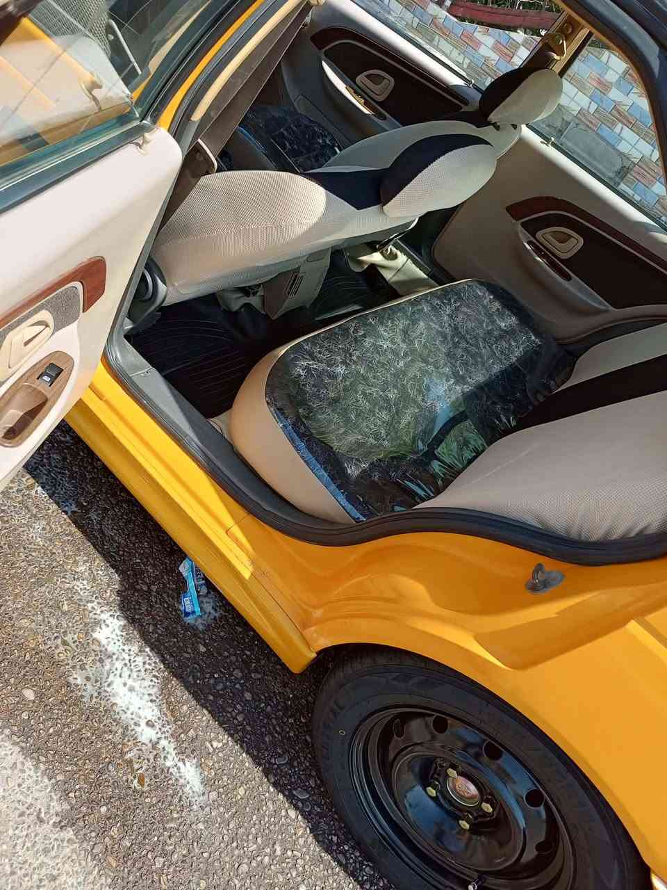 السلام عليكم بيجو بارص للبيع سياره كفاله بس بيها الباب الخلفي موضح بصوره بي تكحيل وبارد فقط  موديل 18 السياره نضيفه مكينه وكير كفاله تخم تأير مشط جديد هسه شاده تبريد ثلج سياره نعمه من الله شرط تحويل ثاني يوم هزه جديده اني مكلف بنشر رقم راعيها ***********
