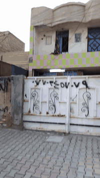 بيت قاطين للبيع فارغ مساحه 100 متر سكلات شارع الشبكه قريب على شارع العام اكباله ساحه رقم الهاتف 
***********
