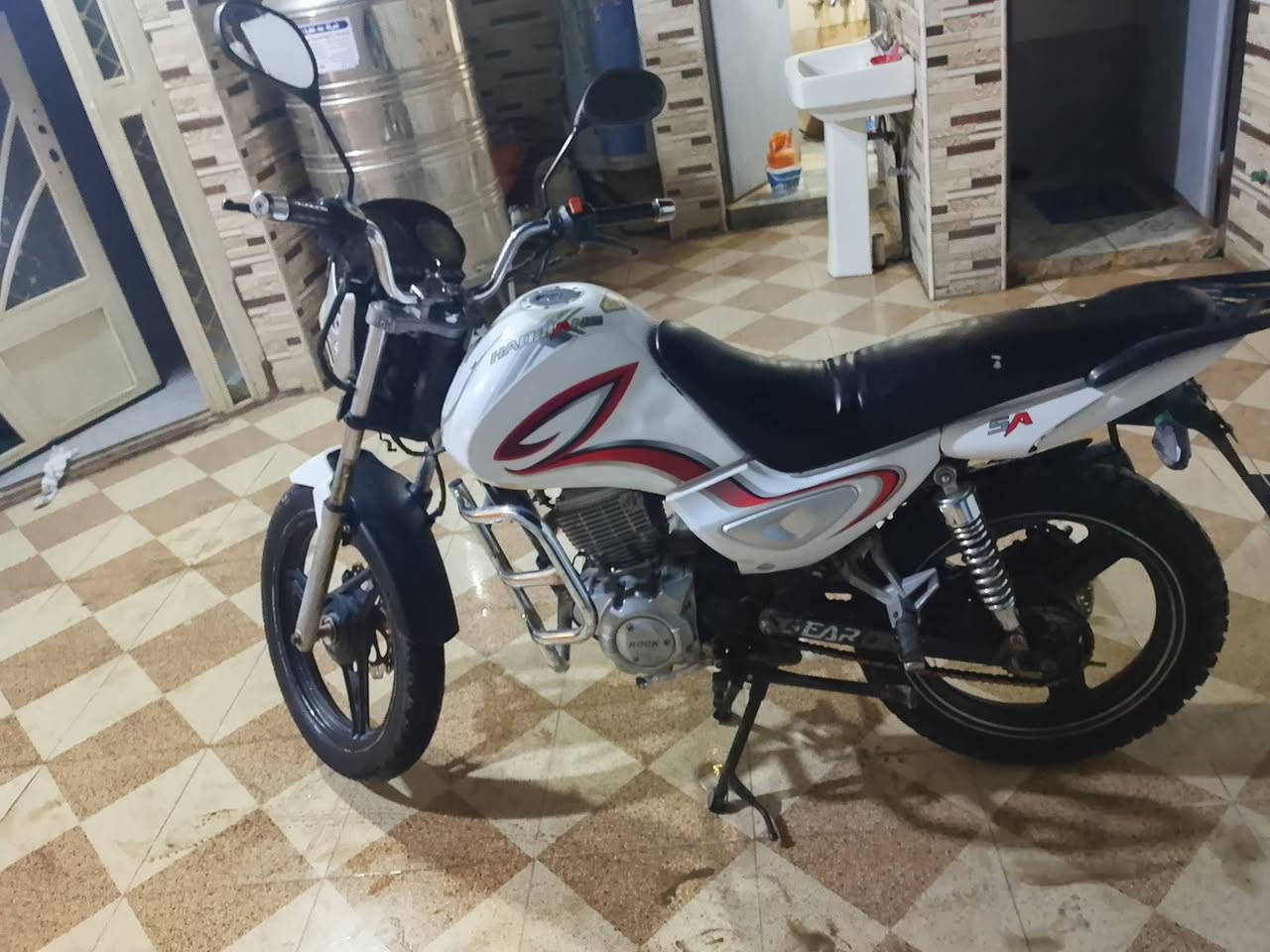 سلام عليكم ماطور سنكي للبيع كله شخاله محرك ممفتوح السعر 625 وبي مجال موديل 17 اتصل  ودلل ***********
