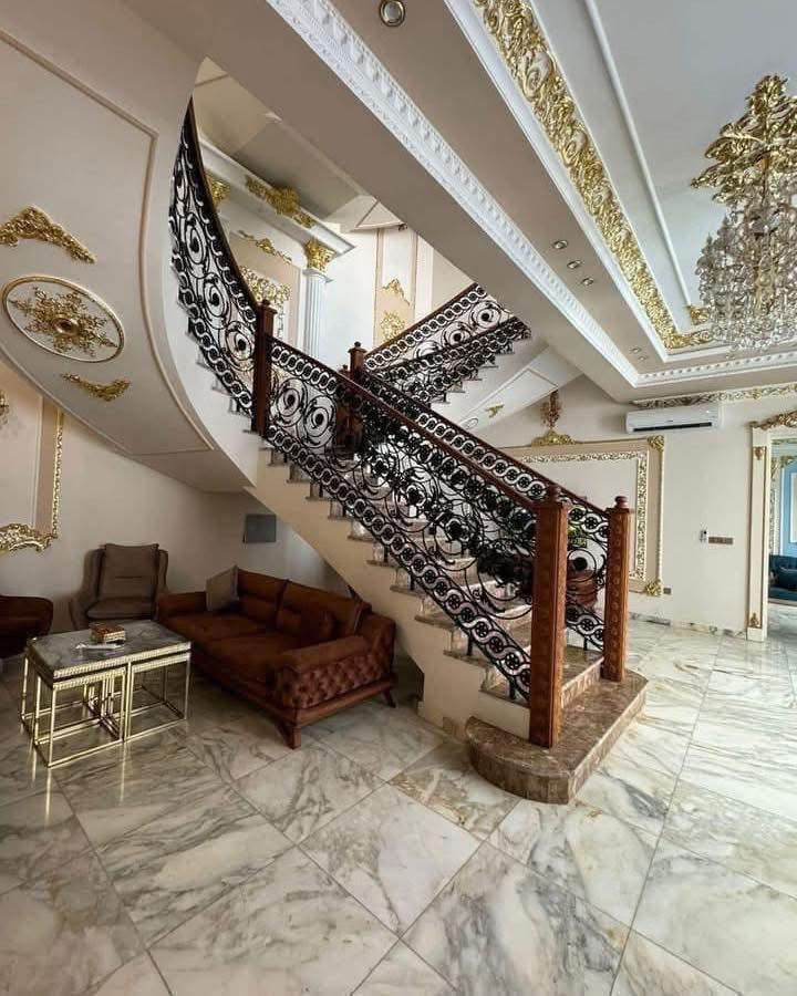 عقارات-الخضراء - نسعى - دومآ- نحو- الافضل 

#اعلان رقم ((1037))

#دار درجه أولى  للبيع في منطقه السيدية مربع الاقتصاديين 
خلف شارع الصناعه 
 
#مساحة : 480 م الواجهة :12 م 
#المحتويات  : 5 غرف نوم سويتات واستقبال كبير وهول حولي داخلي مطبخ كبير صحيات 5 ( جاكوزي )
حديقة كراج كبير
مسبح داخلي مع شلال
مصعد داخلي
نظام كامرات
الباب الخارحي كهرباء

#ملاحظة العقار يُباع مع الاثاث :
(التعامل والتفاوض مع صاحب العقار مباشر)

#السعر :اكتب رقم(( 1))

# للأ ستفسار 
مراسلة الصفحة على # الفيس بوك 
عقارات -الخضراء - في السيدية
# او الاتصال على الرقم
☎️***********☎️ 
#او مراجعة مكتب الخضراء 
في السيدية شارع العلوة مقابل قاعه ريتاج للمناسبات

