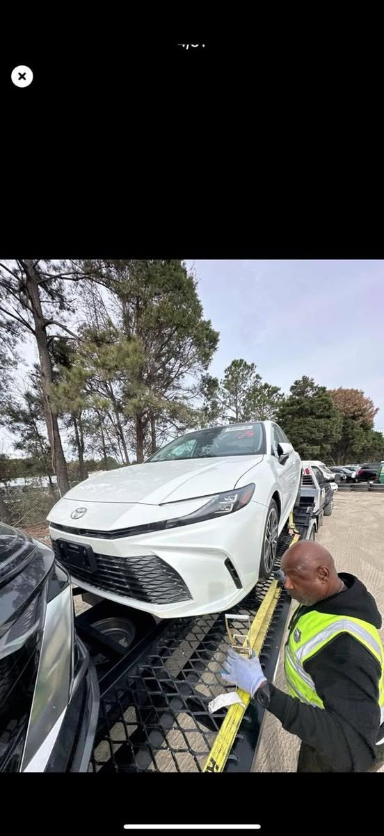 كامري 2025 XSE 
ماشية 2000 
مواصفاتها معروفة اعلى فئة 
سعرها بل حرة 215 
للعلم السيارة مكلفة عليا بل 227 
***********
 ***********
تواصل واتساب
