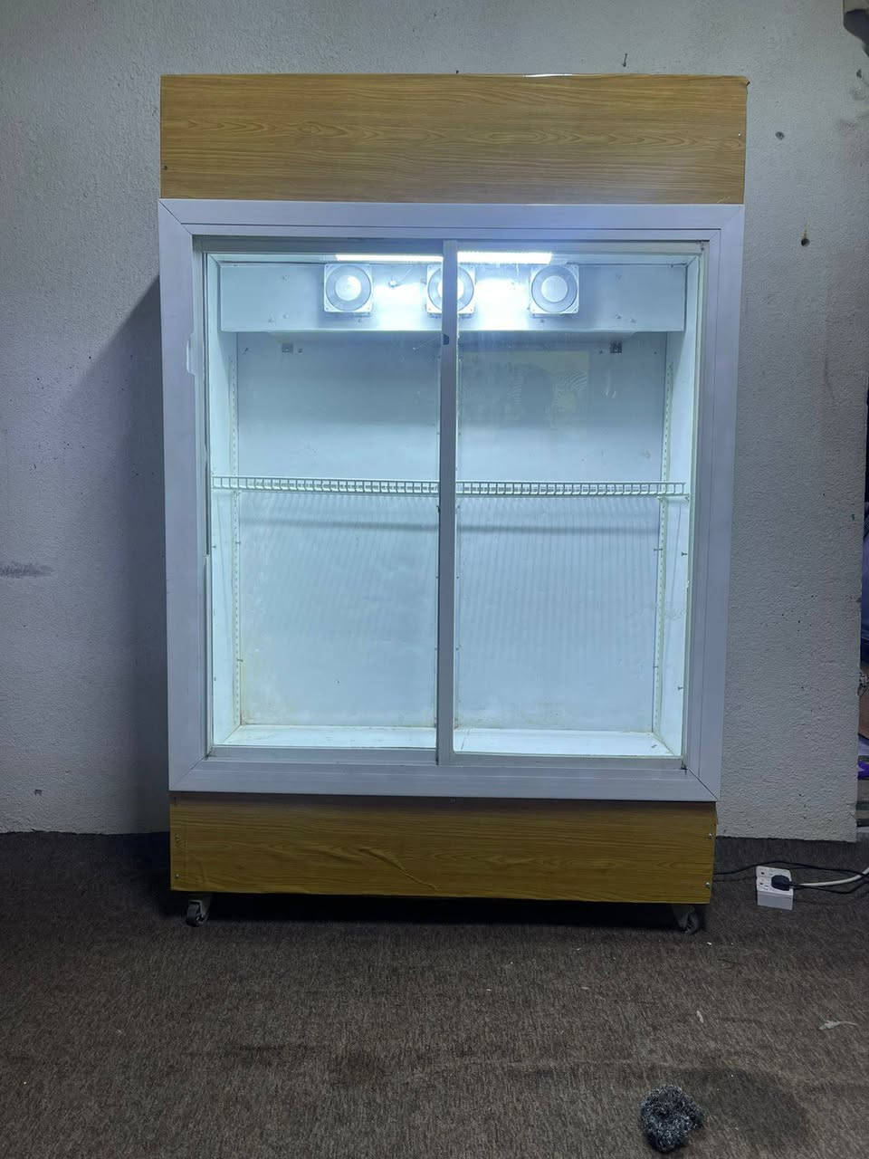 عارضة للبيع باله مال كويت شرط الشغل (العرض ١٣٠)(ورتفاع ١٩٦)الاتصال على واتساب ***********
