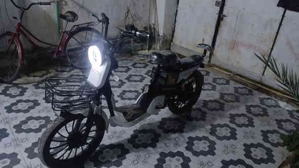 سلام عليكم ورحمه الله وبركاته
دراجه شحن للبيع

عدد البطاريات 4 جدد شرط

ليت + بك ليت + اشاير + هورن + سماعه = كل شغال شرط

السعر (   300) الف وبي مجال 

مكاني ديالئ دلي عباس،.رقم ‏‪***********‬‏
