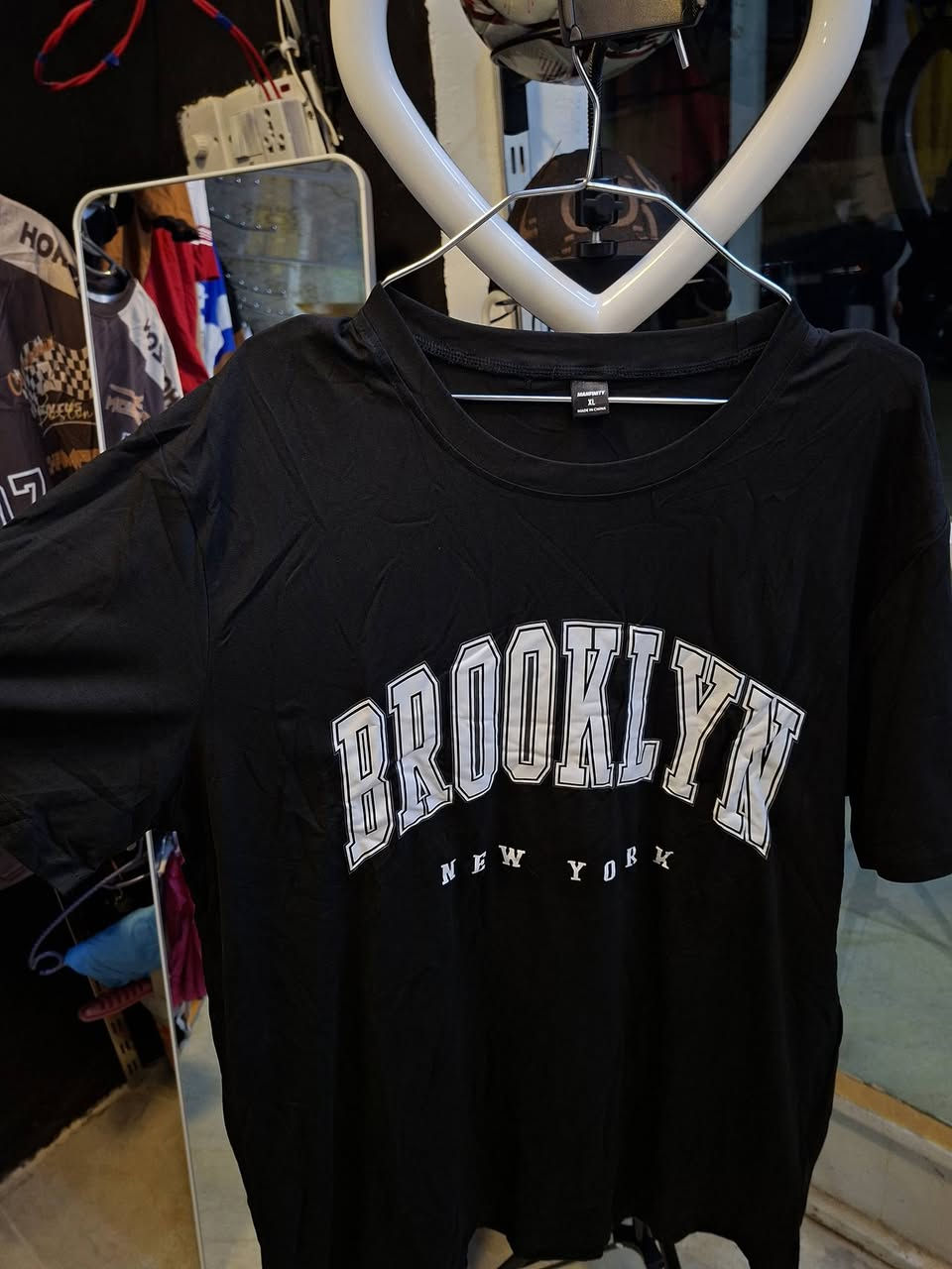 على بركه الله بضاعه جديده شي ان رجالي اوربي  تيشيرات + شورتات
كافه الموديلات والقياسات  / واكو مديلات باجر اعرضهن 
سعر اي قطعه 5 الف 
عنوان الحبانيه سوق عصري 
هـ/ ***********
