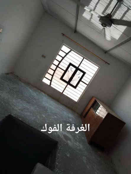 السلام عليكم 
بيت في البراكية شارع المطار السايدين شارع السبيس قرب الدلال ابو سرحان  شارع  بيت حوسة 100 متر طولي اساس صب والسقف صب بي غرفة نوم وصالة ومطبخ وتخاريج وطارمه بدون استقبال وبي غرفه فوك كبيرة سقفها سندوج البيت بدون كاشي وسيراميك بس نضيف وعالي عن الشارع  السعر 35 مليون بي مجال بسيط 
اقرار محكمه سند 25  
للاستفسار الاتصال ***********
