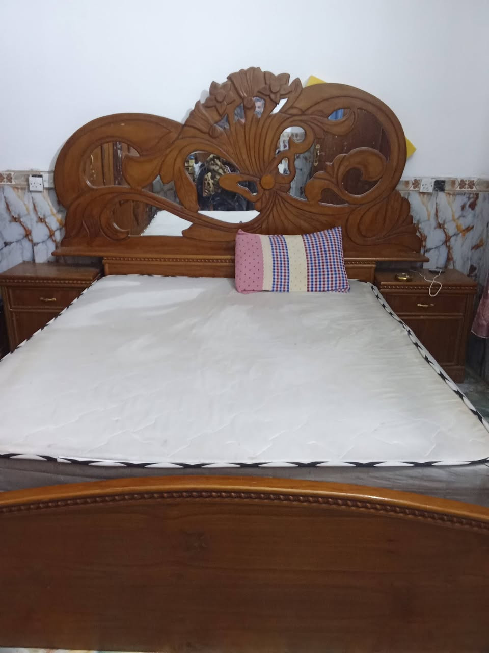 السلام عليكم غرفه صاج اصلي للبيع خمس بيبان السعر 500 غير متواجد عل الفيس 0778607625


**إذا كنت صاحب هذا الإعلان وتريد حذفه لأي سبب، رجاءا أرسل رسالة إلى الدعم الفني**