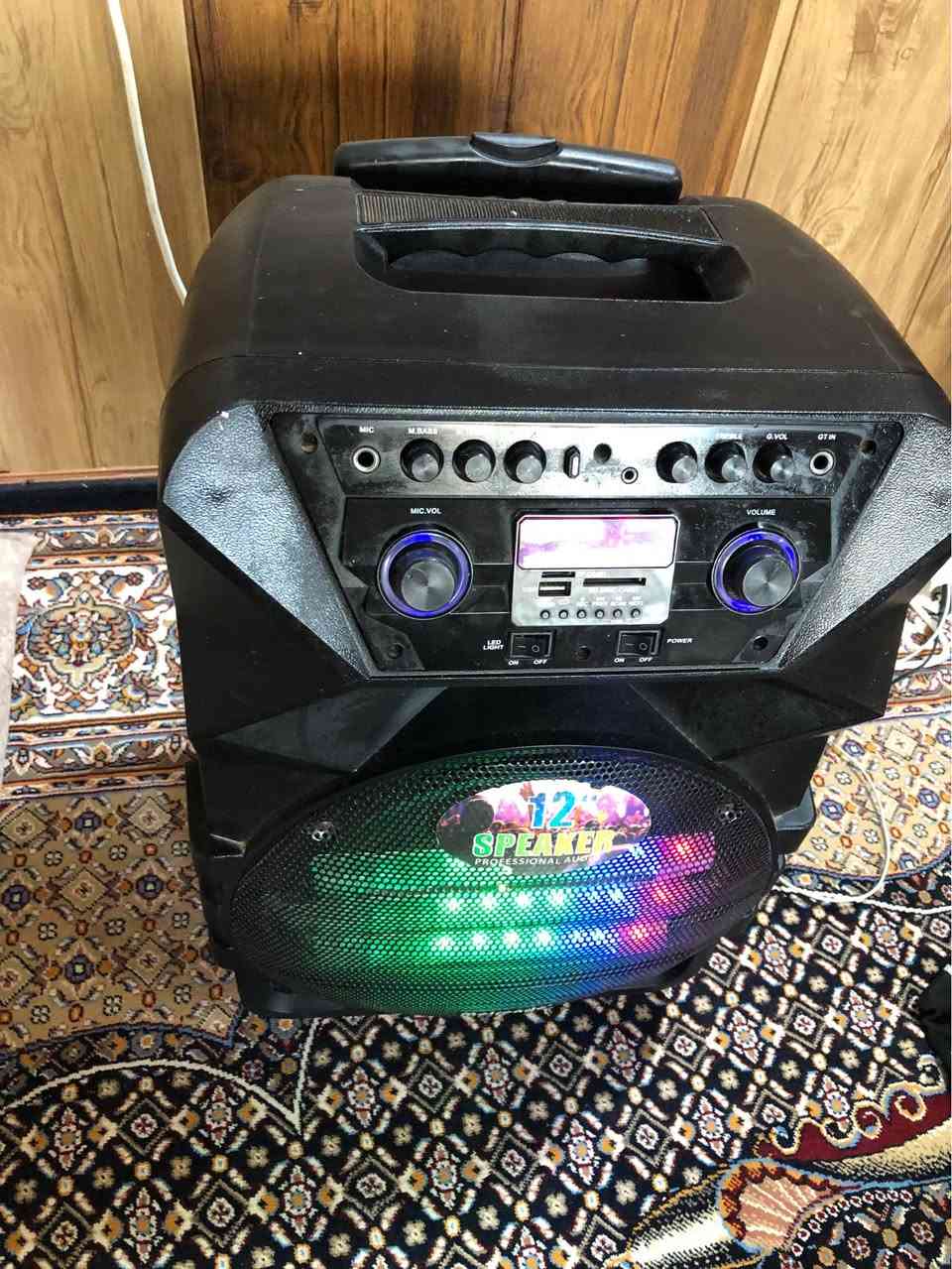 سپیکەر سەماعە١٢ ئینج مارکەی میریندا وەجبەی قەدیمە زۆر بەقوەتە ئەتوانی لەگەل ساز ئۆرگ لەگەل هەمو شتێک رەبت ئەبێ فلاشە میمۆریە کیبلە بلوتوسە کامل مواسفاتە دولاقیتەی بیلادی خۆی لەگەلە بەشەرت بێ عەیب ئەفرۆشم ناونیشان سۆران 
*********** سوران, أربيل
