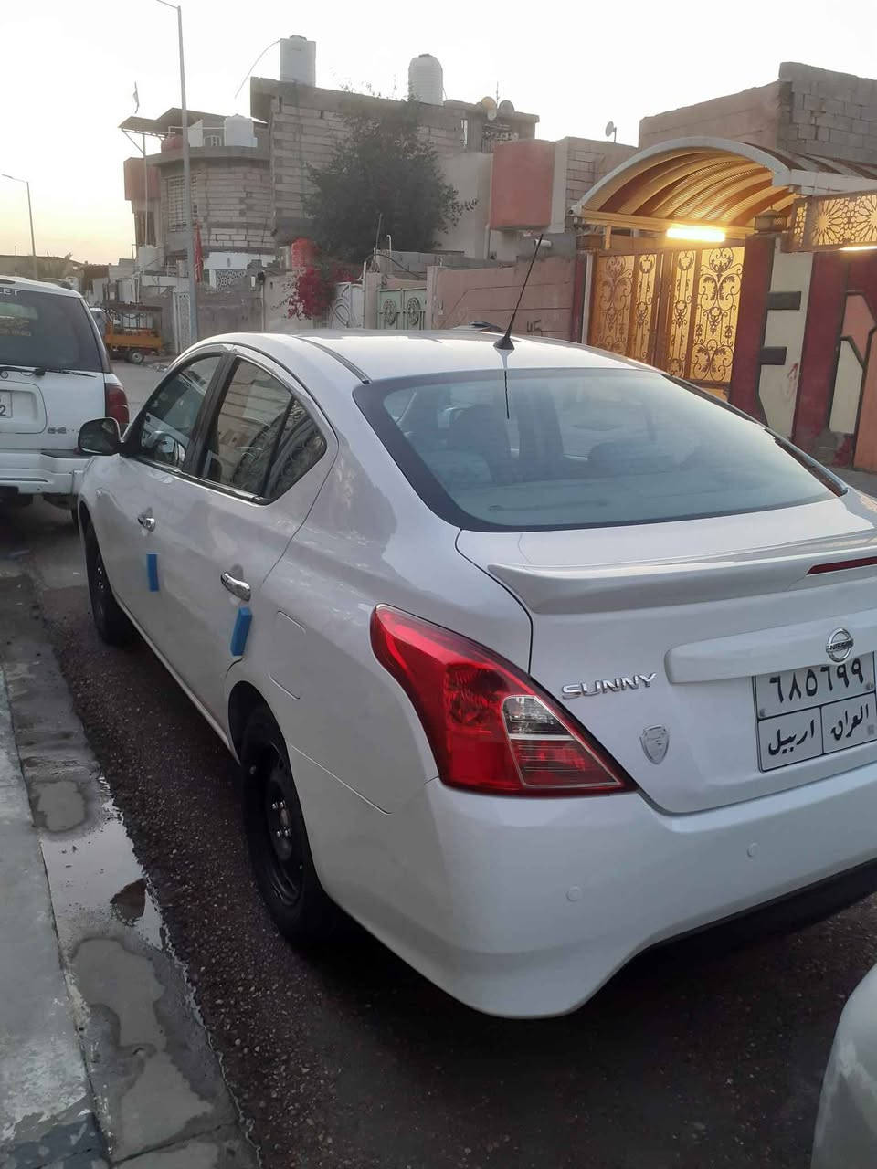 السلام عليكم ورحمة الله وبركاته..  نيسان صني الهندي ابو البليتة موديل 2022 كفالة من الصبغ والفتح والتبديل والبارد السيارة ماشية 54 الف كيلو متر حقيقي قابل للزيادة السيارة جاهزة من جميع النواحي محرك كير حدادية تبريد تدفئة تايرات كفالة ماعدا طخة بالباب خلف العبري وطخة بسيطة في الصندوق السيارة بأسم شركة اربيل السنوية تنتهي بشهر 10 هاي كل التفاصيل رايدها 117 وبيها مجال للشراي يدلل عنواني البصرة الطوبة والنخيلة *********** البصرة, العراق
