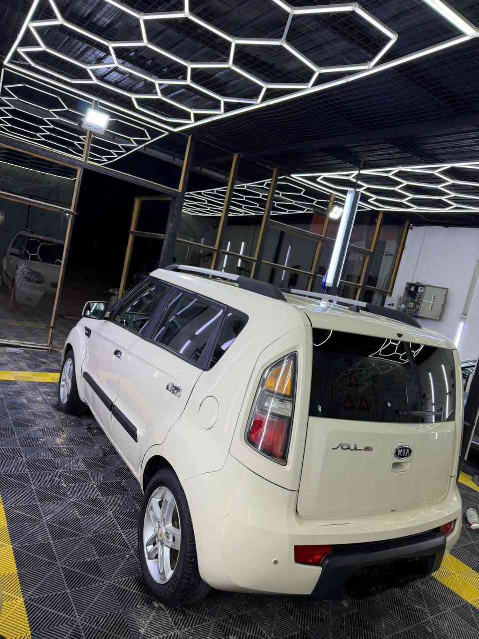 كيا  صول أدوات أدوات موديل  ١٤ كصه جنطه فول  مواصفات ‫ماعدا البصمه فتحه حساسات جاهزه تبريد ثلج الحدادية كير محرك تخم تاير كله جديد  بها أرقام السنوية توأم شرط الحاسبة  
السعر ٤٧ بيه مجال 

***********
