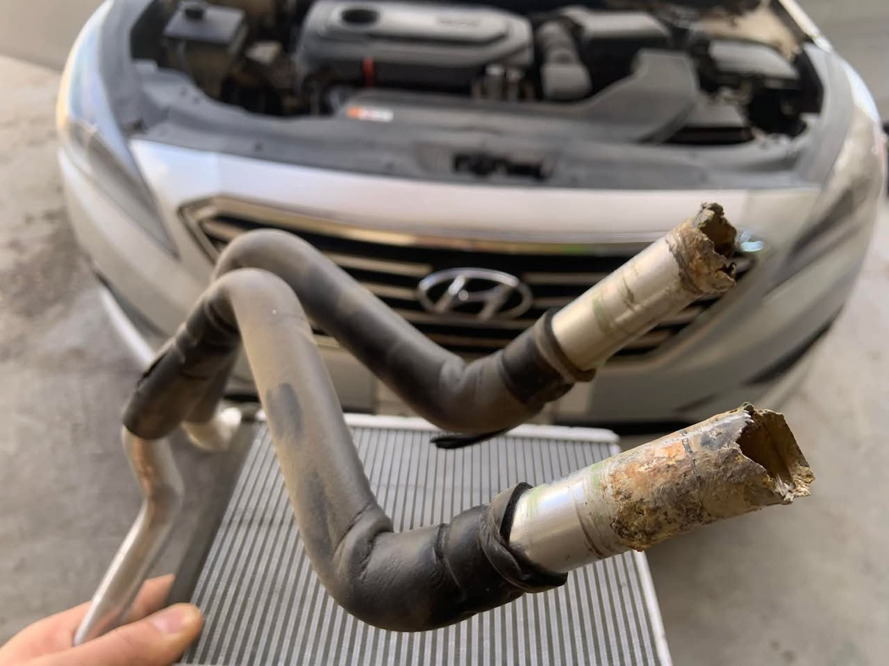 عرض لأصحاب السيارات الكوريه 
تبديل راديتر تدفئه بدون فتح دشبول 
25الف فقط  
العنوان الحديد المدخل الاول 
***********
